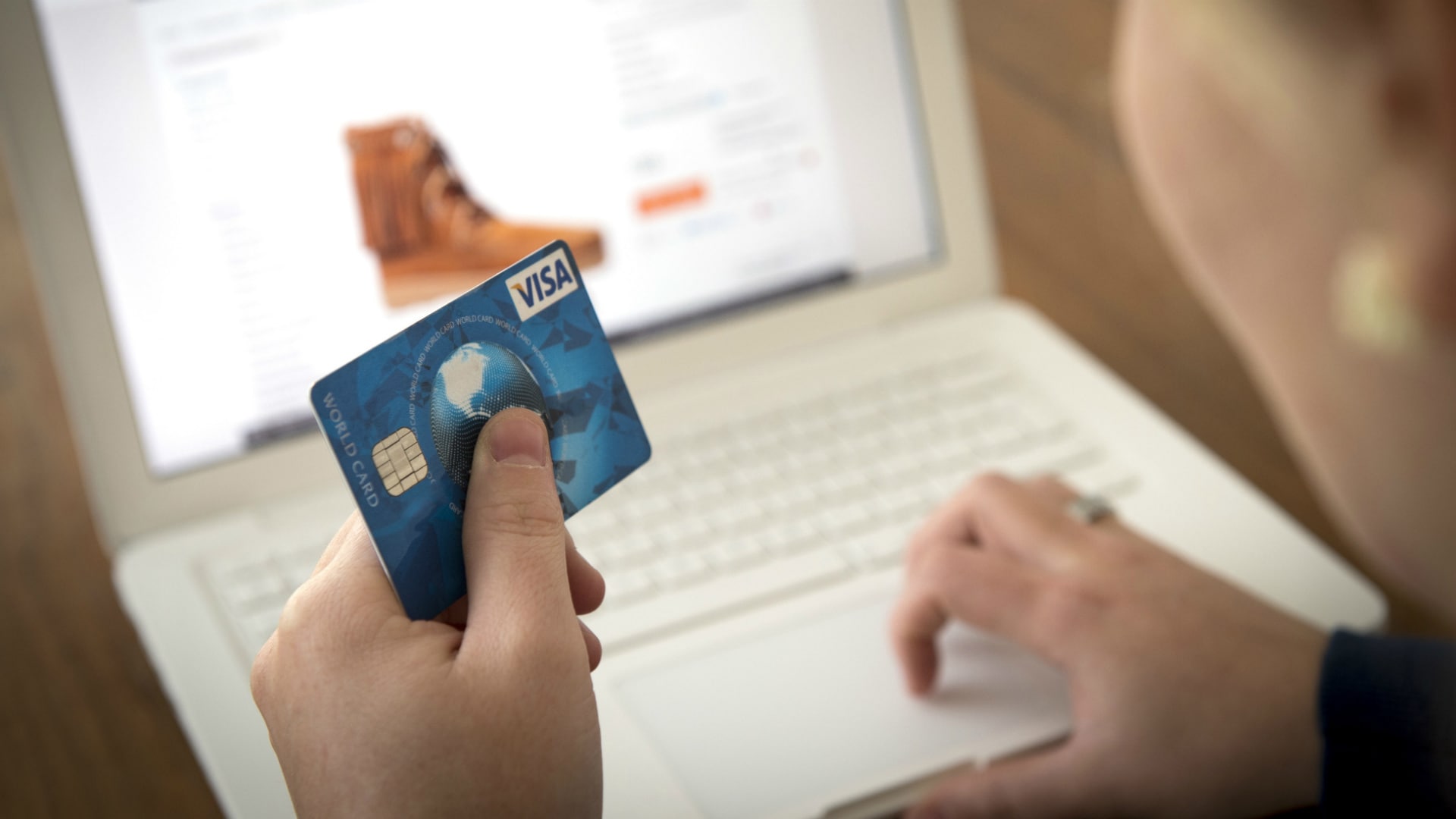 In de Top 10 van ergernissen: alleen met een creditcard de bestelling kunnen afrekenen.
