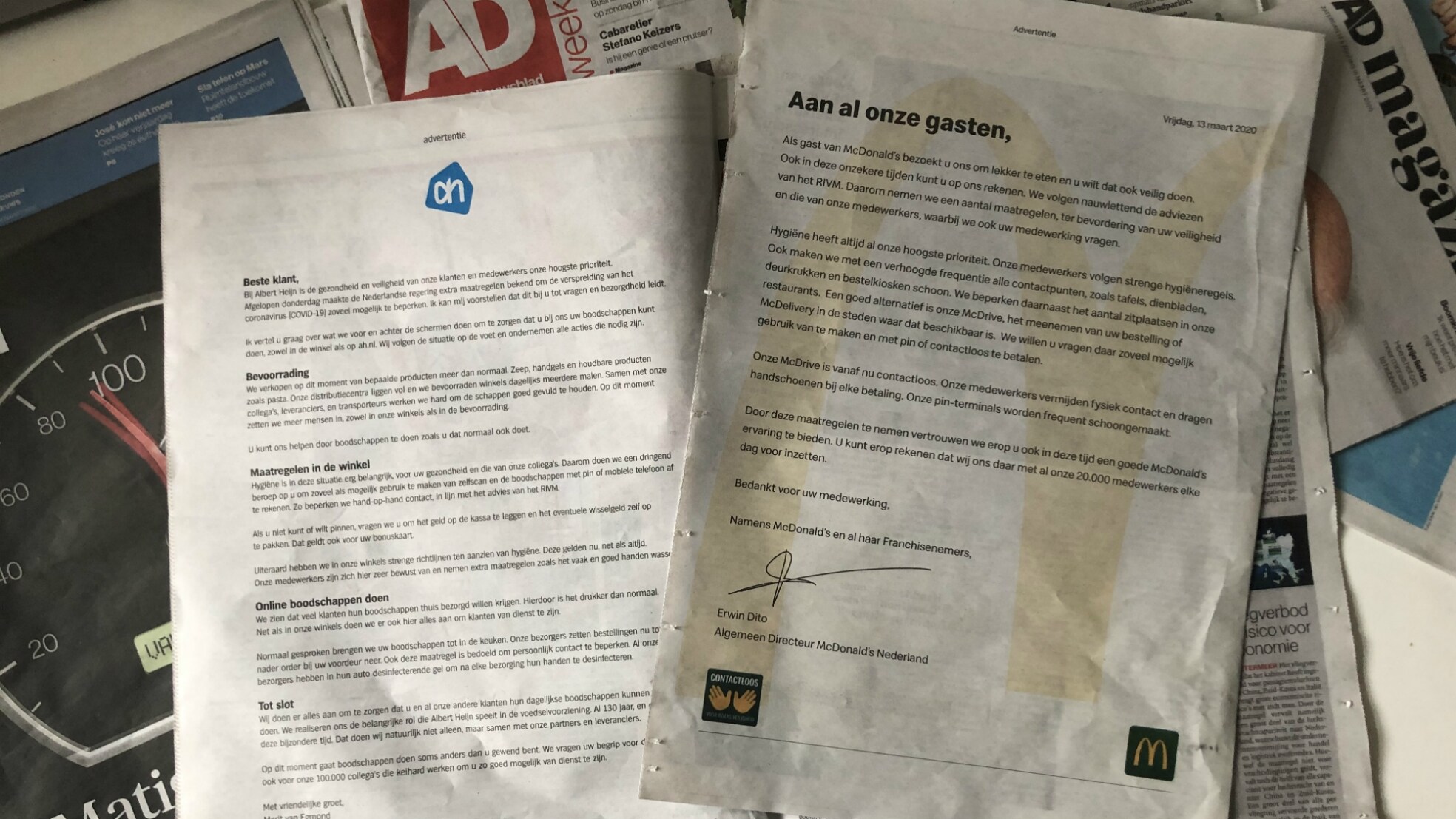 Paginagrote uitingen van Albert Heijn en McDonald's zaterdag in onder meer het AD.