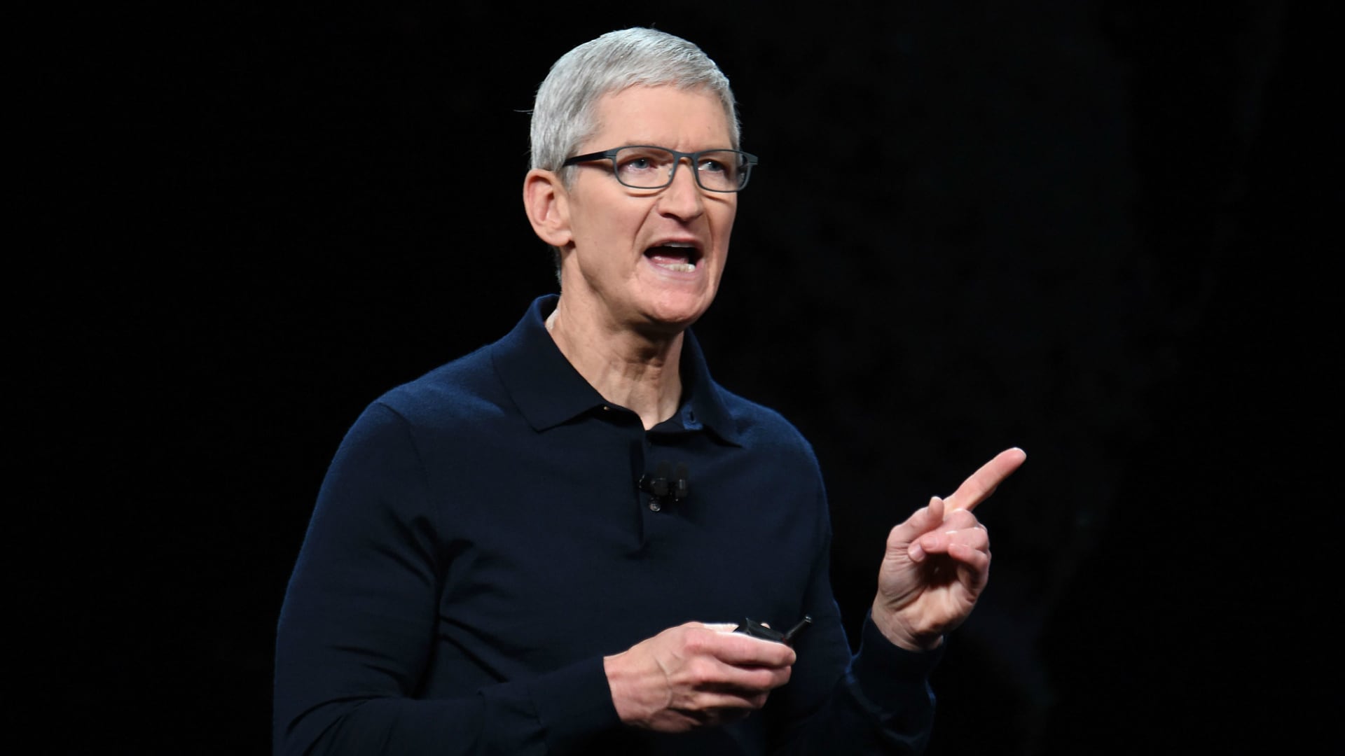 Ceo Tim Cook kondigde aan álle Apple-winkels buiten China te sluiten.