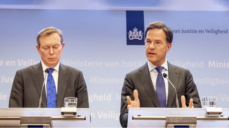 Van links naar rechts minister Bruins en premier Rutte. Foto: ANP
