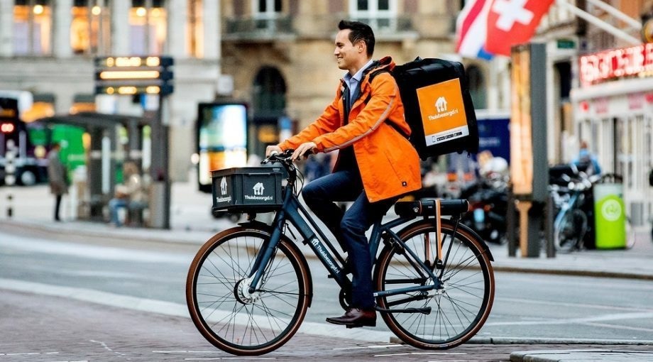 Takeaway.com: het begon 20 jaar geleden met Thuisbezorgd.nl. Foto: ANP Jitse Groen zelf, hier in het bekende oranje van zijn Thuisbezorgd.