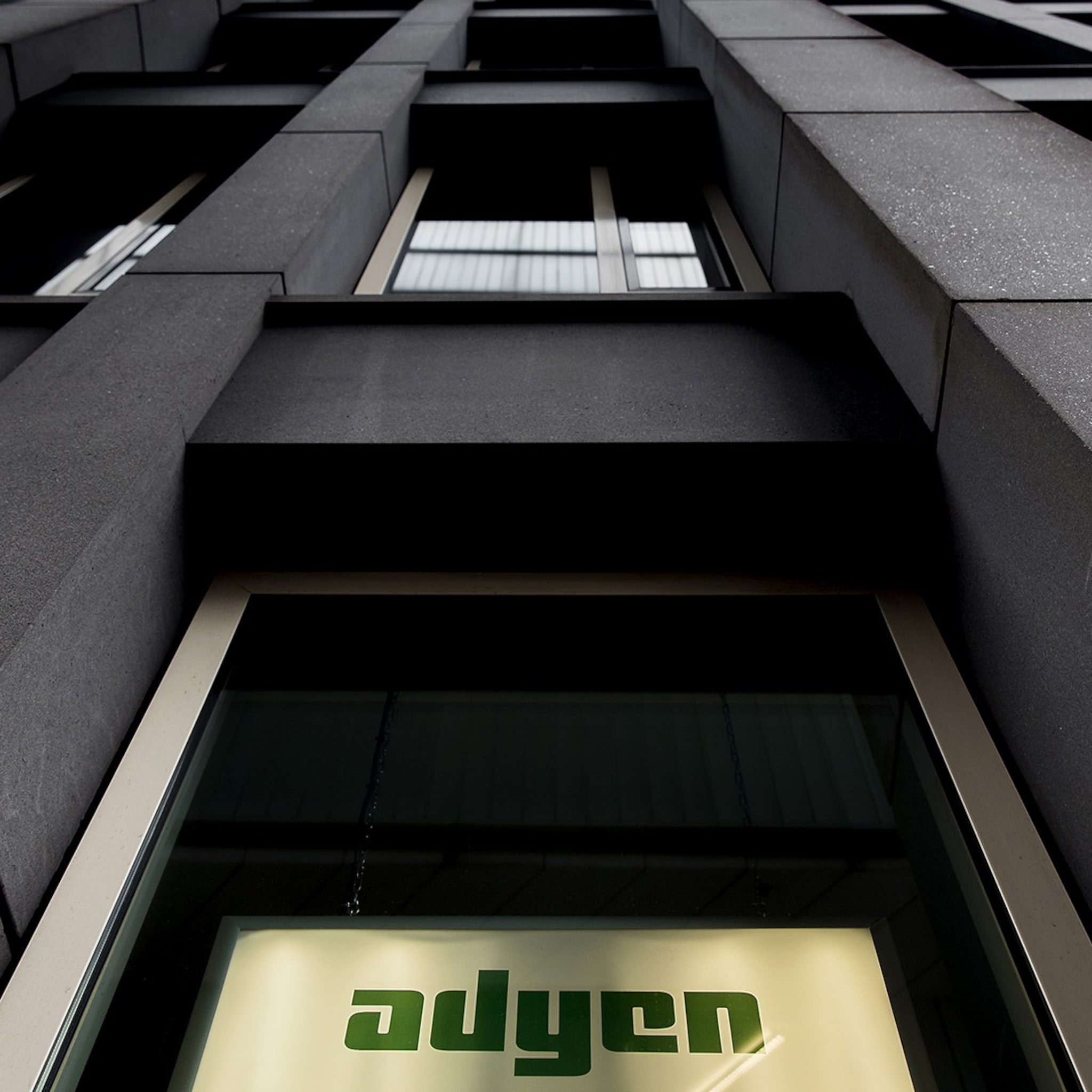 nieuwe klanten en explosie online winkelen monstergroei adyen