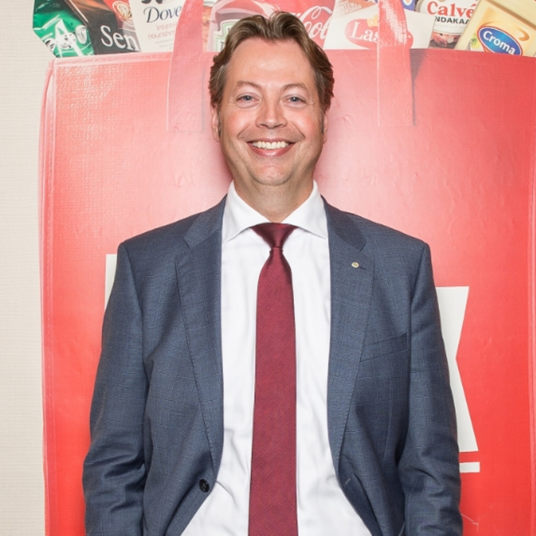 zo gaat dirk van den broek de strijd aan met ah en jumbo