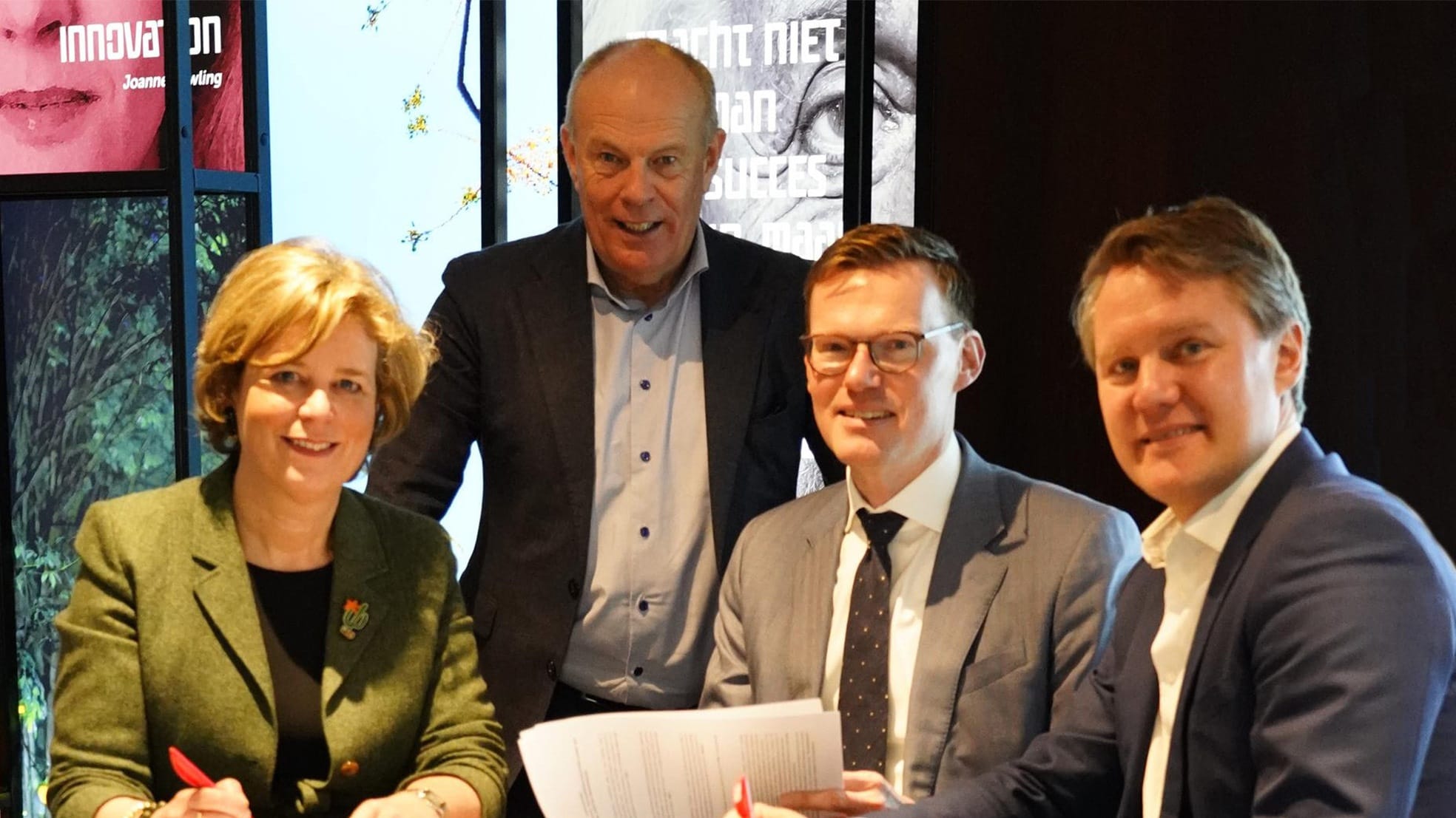 V.l.n.r. Mirelle Pennings (Directeur Corporate Clients Nederland Rabobank), Dick den Braber (voorzitter raad van bestuur BDO), Prof. dr. Pursey Heugens (Erasmus Centre for Familybusiness) en Joost Vat (partner BDO).