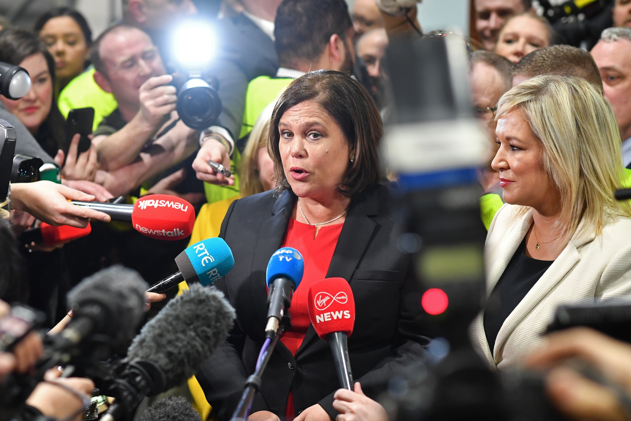 Mary Lou McDonald van de Ierse partij Sinn Féin staat de media te woord een dag na de Ierse verkiezingen. Foto: ANP