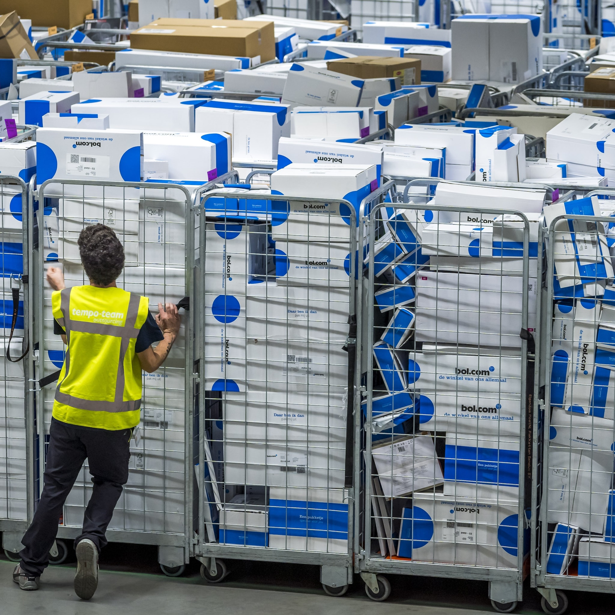 voer bezorgbelasting in voor webwinkels en verlaag de belasting voor stenen winkels