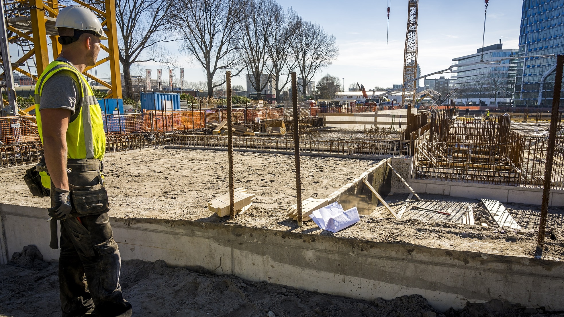 Bouwonderneming VolkerWessels aan de slag op de bouwplaats Valley aan de Zuidas. Foto: Lex van Lieshout/ANP