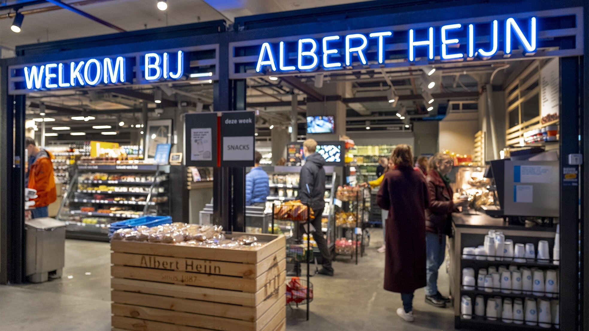 In de afgelopen vijf jaar is het aantal supermarkten met 22.00 uur als sluitingstijd zo goed als verdubbeld. Foto: C. Barton van Flymen\Hollandse Hoogte