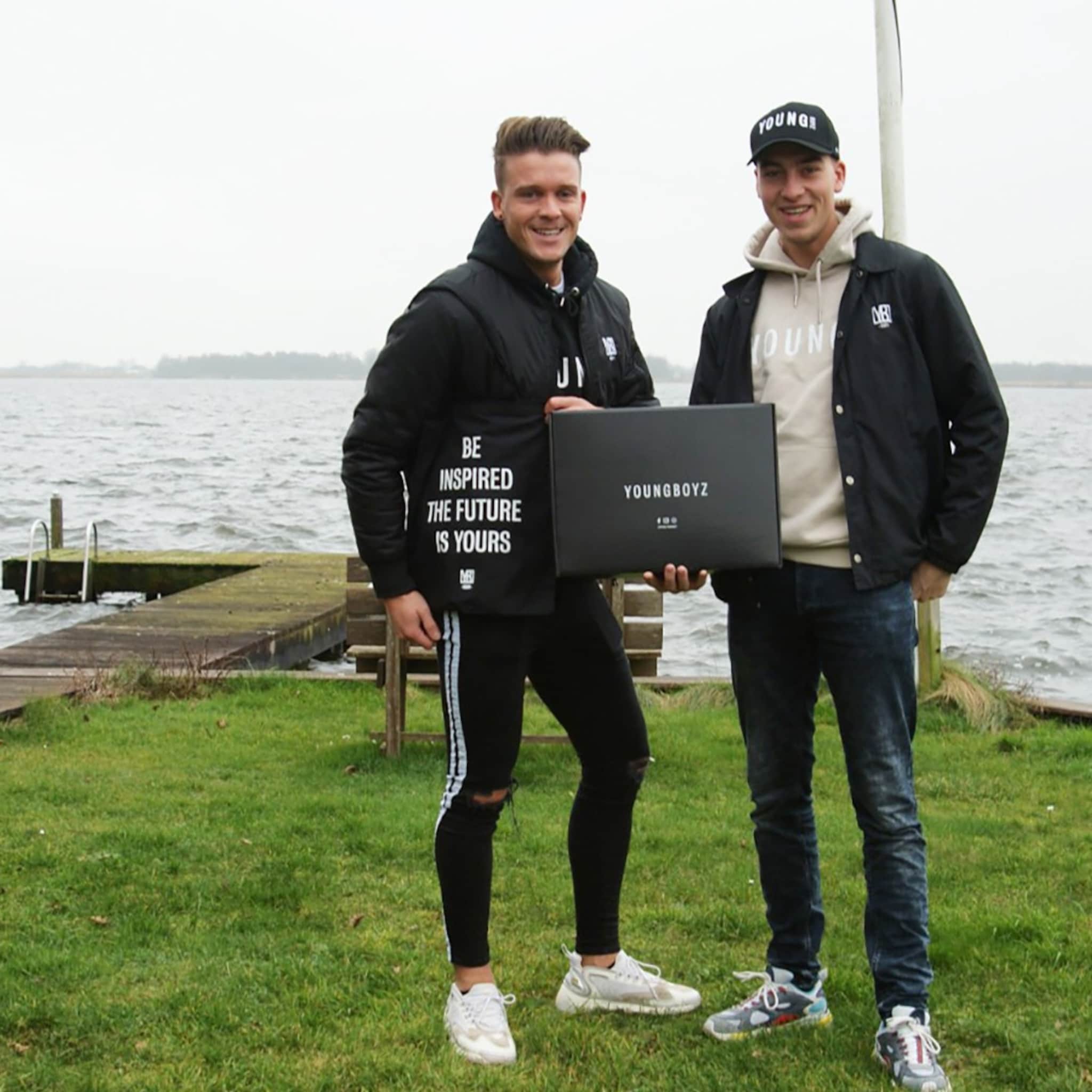 dorus 24 en sebas 24 lanceren kledinglijn voor en door ondernemende jongeren