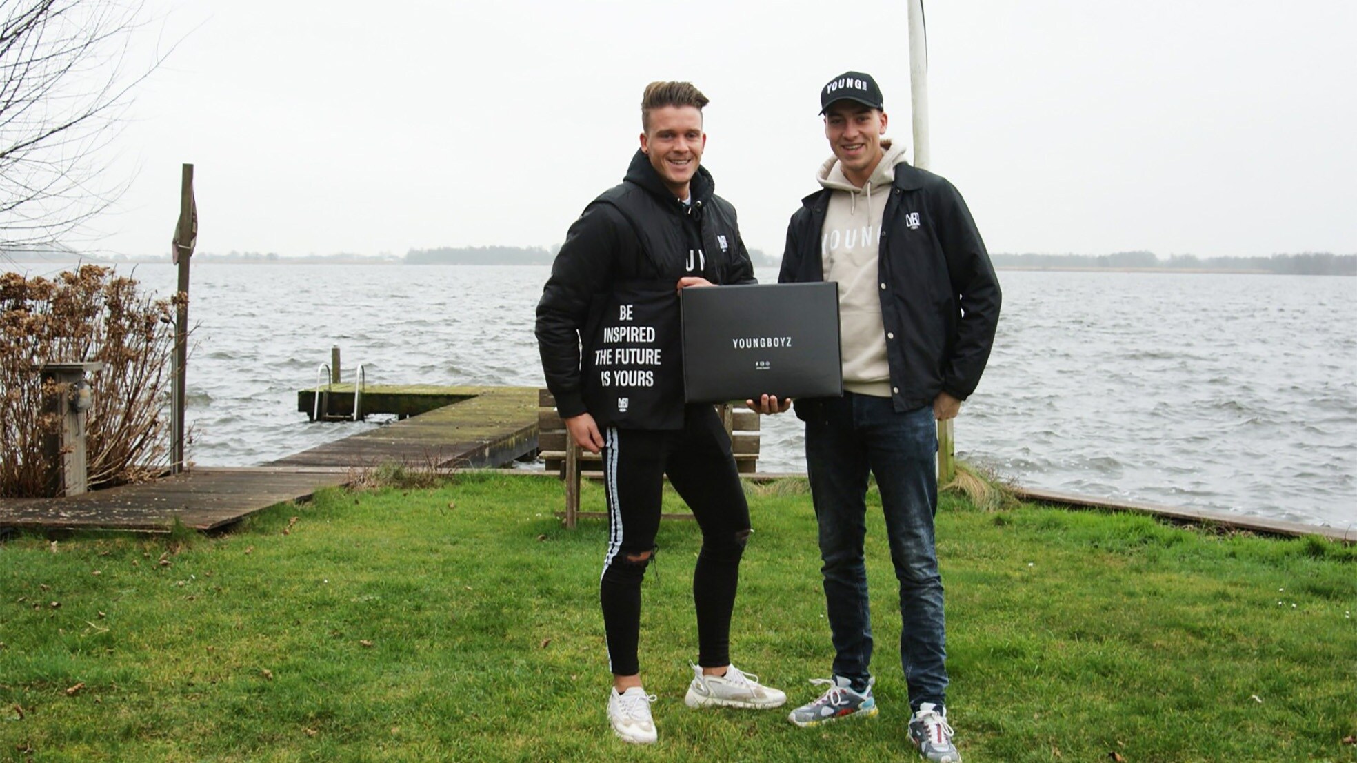 Sebas van der Voorn (links) en Dorus Boddeke hebben hun eigen kledinglijn Youngboyz. Foto: Emilia Geerlof