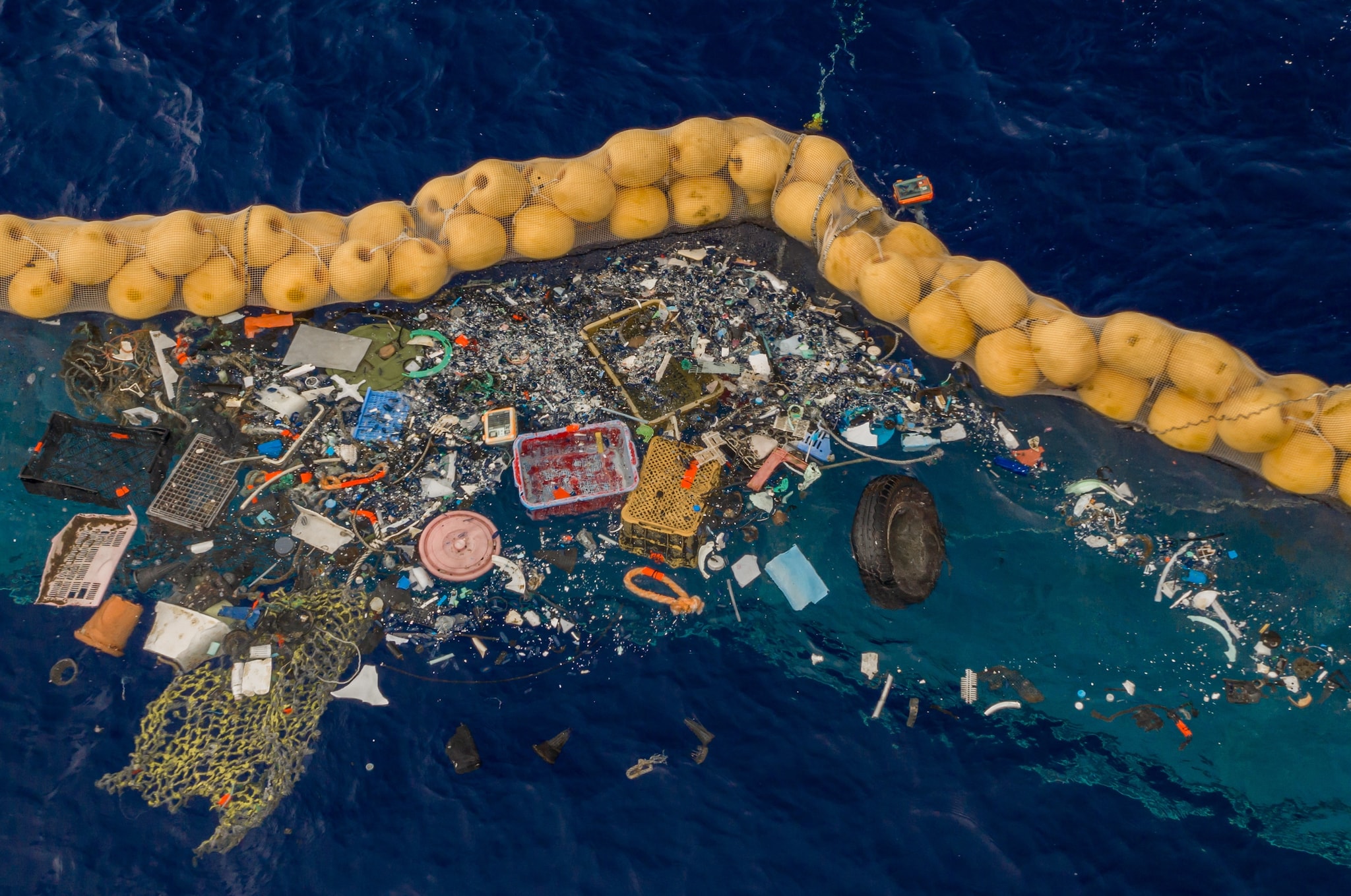 Vangnet voor oceaanplastic voor The Ocean Cleanup van ondernemer Boyan Slat. Foto: ANP/EPA