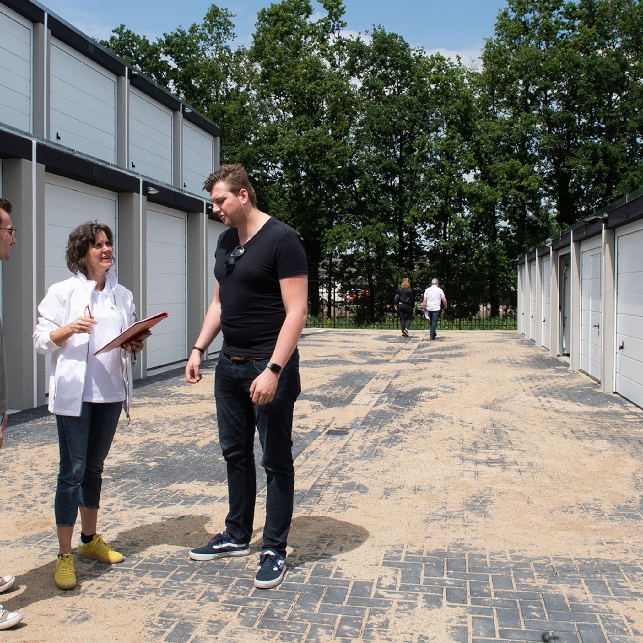 een bedrijf runnen vanuit een hightech garagebox deze ondernemers doen het