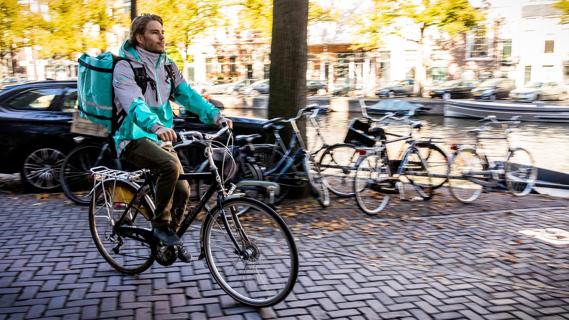 De PvdA hekelt het ‘businessmodel’ van bedrijven als maaltijdbezorger Deliveroo en taxidienst Uber. (Foto: ANP)