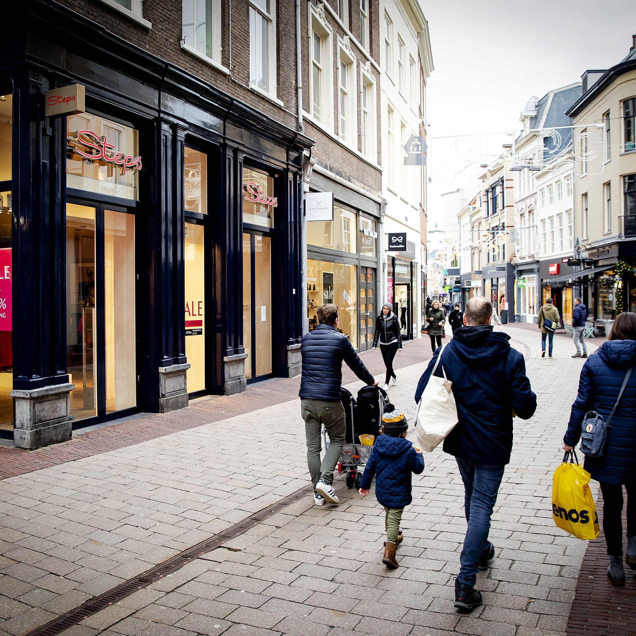retailexperts verdeeld over keuze voor online van steps en promiss