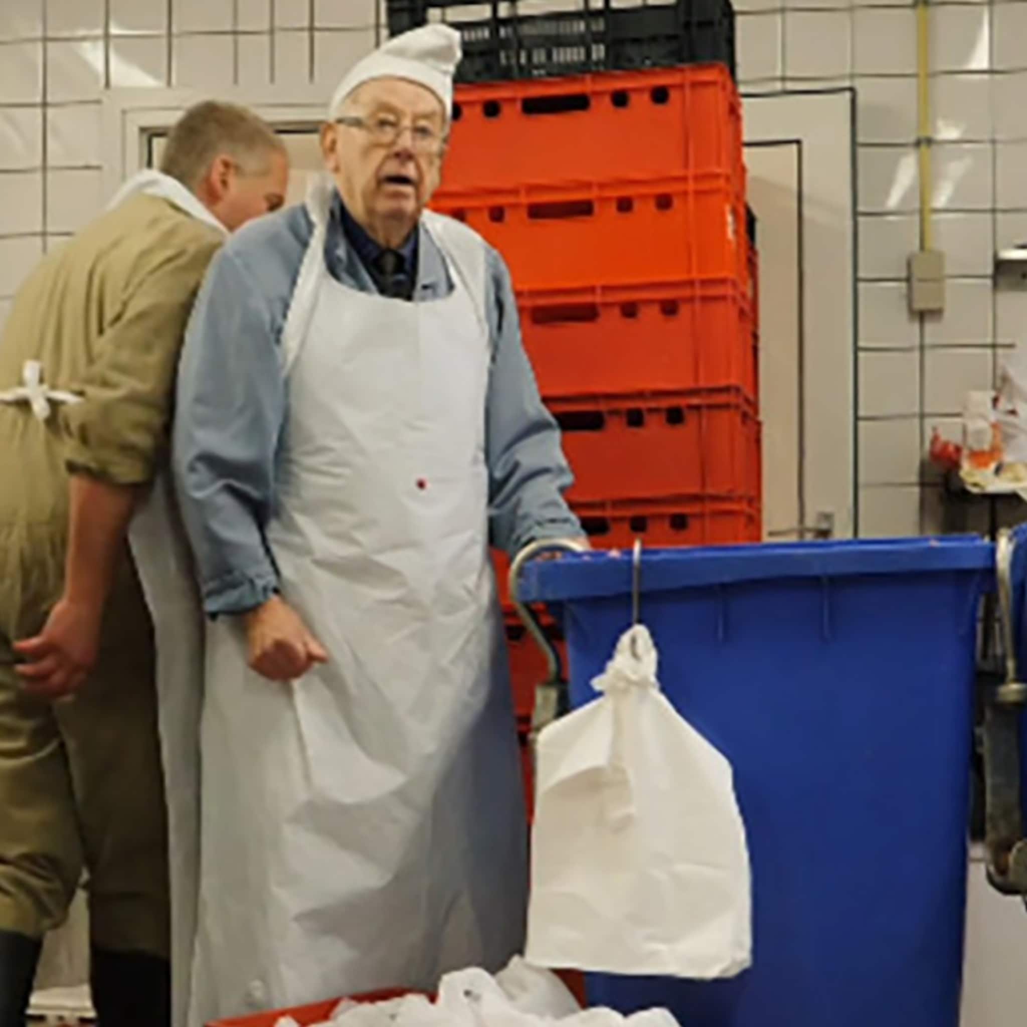 wiebe dijkstra is 93 en werkt nog elke dag in slagerij zoon