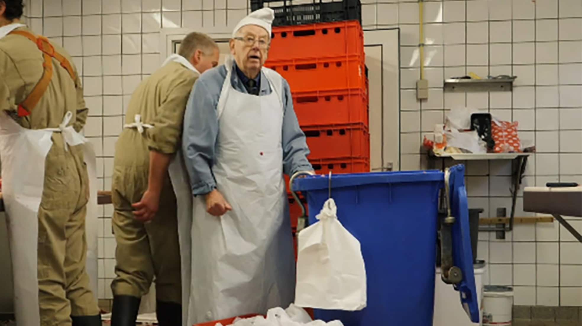 93 en still going strong: slager Wiebe Dijkstra. (Foto DvhN)