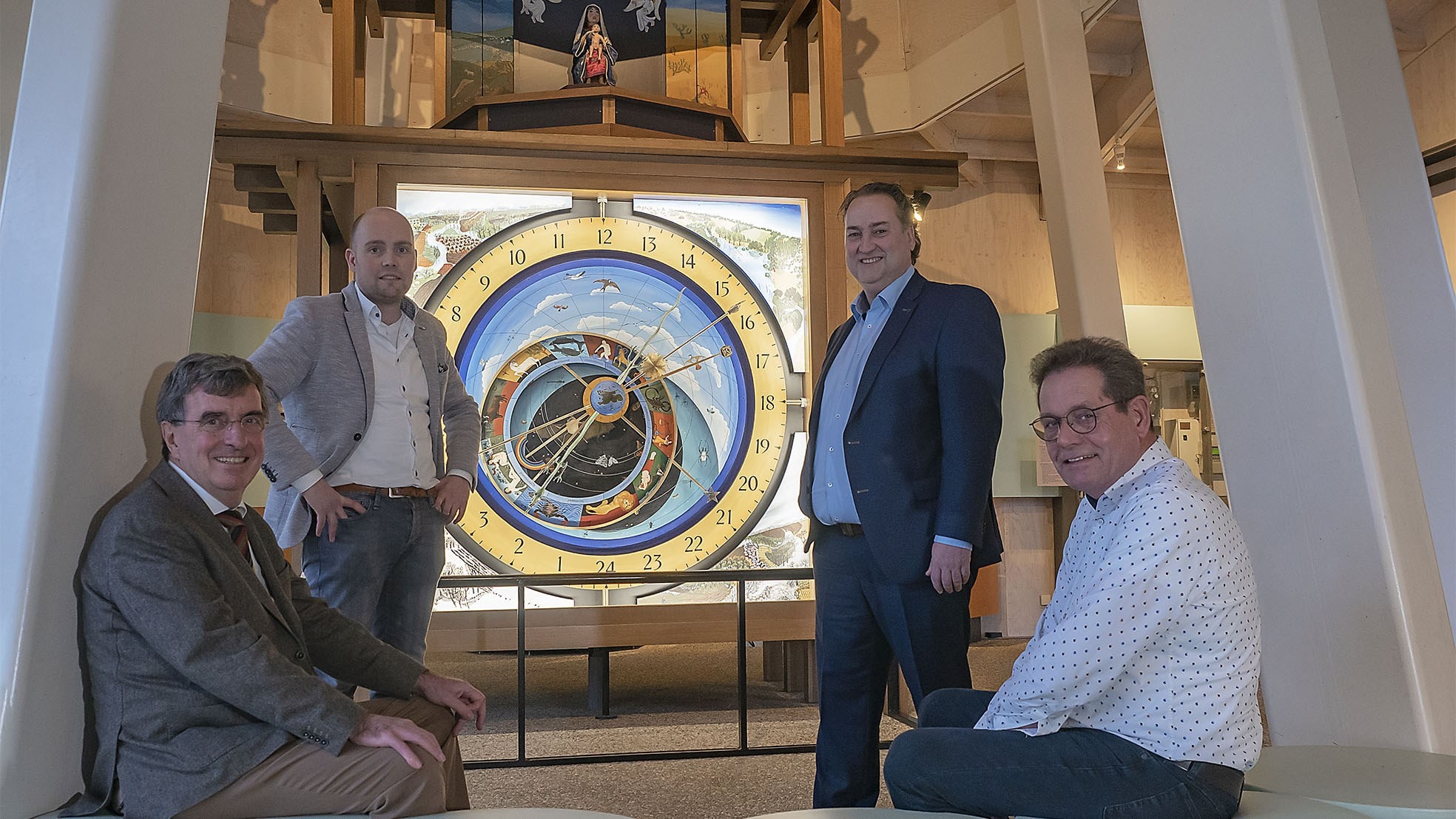 Bestuursvoorzitter Harry van der Loo is blij met de goede samenwerking met lokale ondernemers zoals Erik Gorissen (Plus Asten), Frank Berkers (RSW accountants) en Hans Geven (Geven Aannemersbedrijf). (v.l.n.r.)