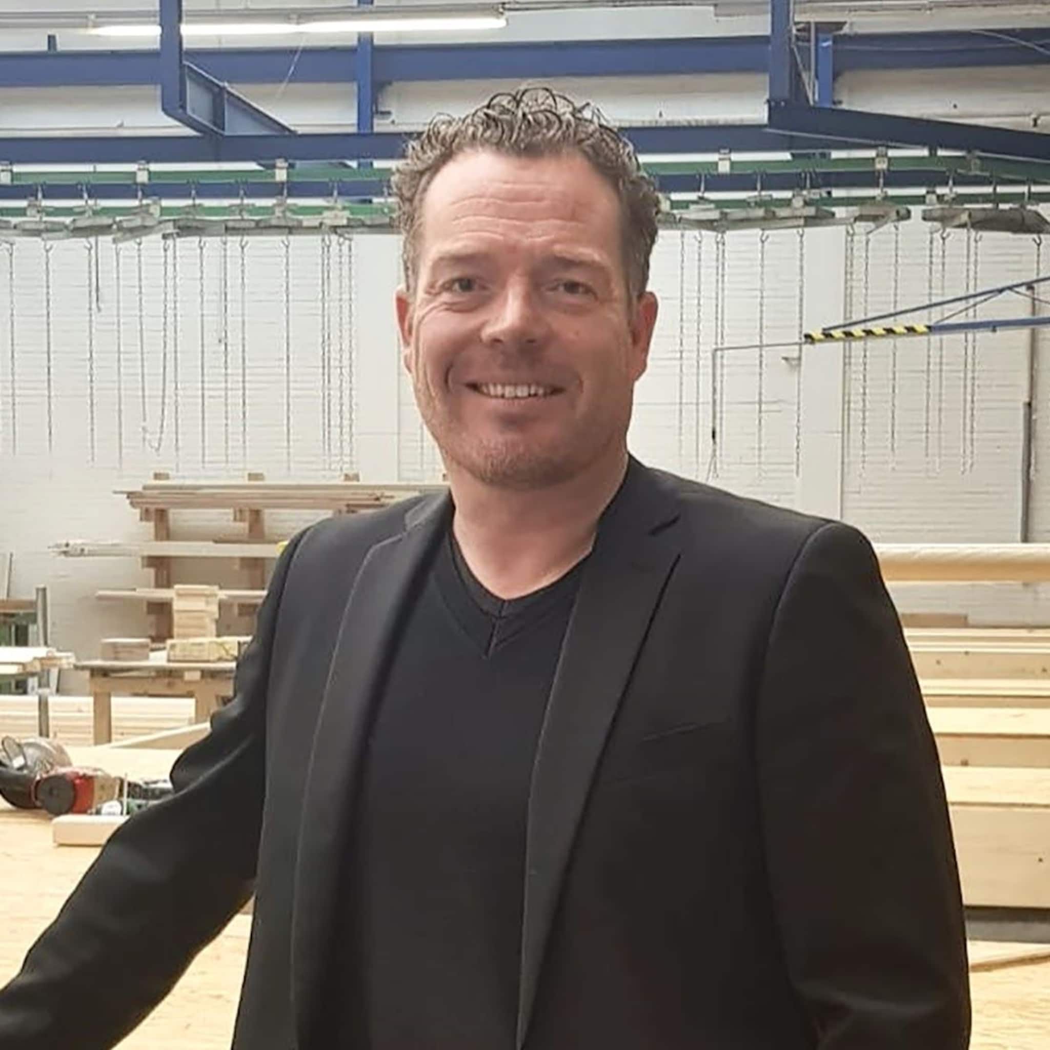 jeroen van dijk komt met staalframe crisis te boven