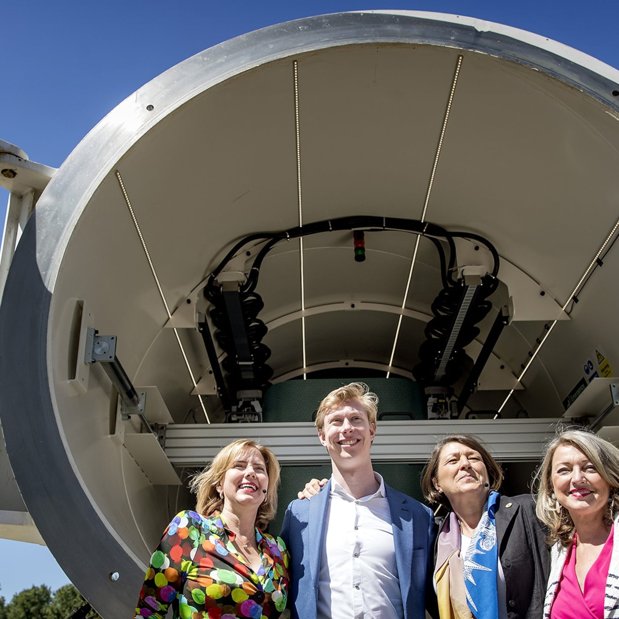 elon musk naar groningen zeeland ziet testcentrum hyperloop in rook opgaan