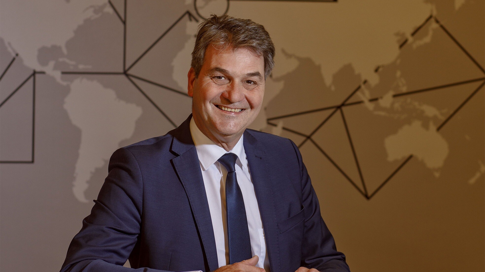 Ferdinand van den Oever, baas van Port of Moerdijk, luidt de noodklok. Dolph Cantrijn
