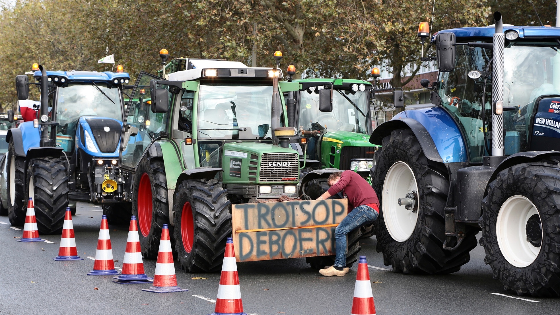 Boze boeren protesteren tegen het stikstofbeleid van het kabinet in Den Haag. (Foto: Shutterstock)