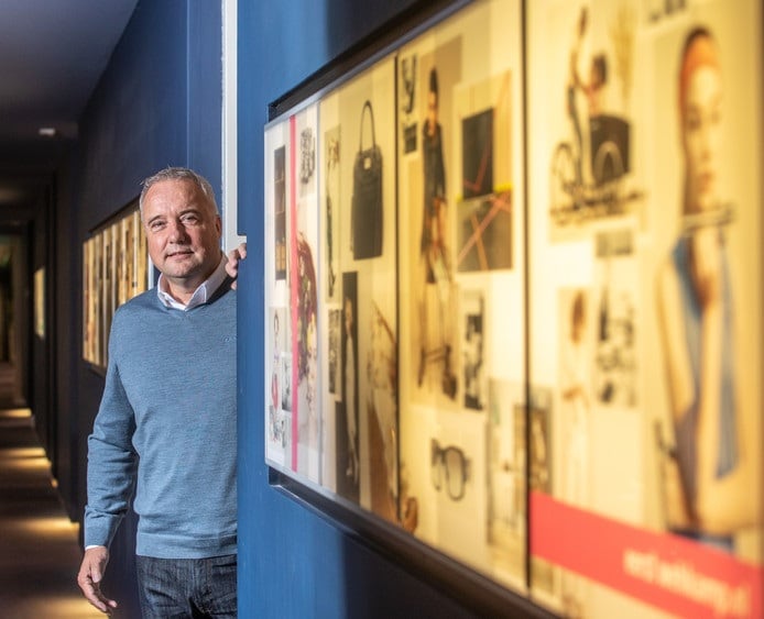 Ceo Graham Harris. Foto: Frans Paalman. Onder: Het moderne distributiecentrum van Wehkamp in Zwolle. Foto: Henri van der Beek.