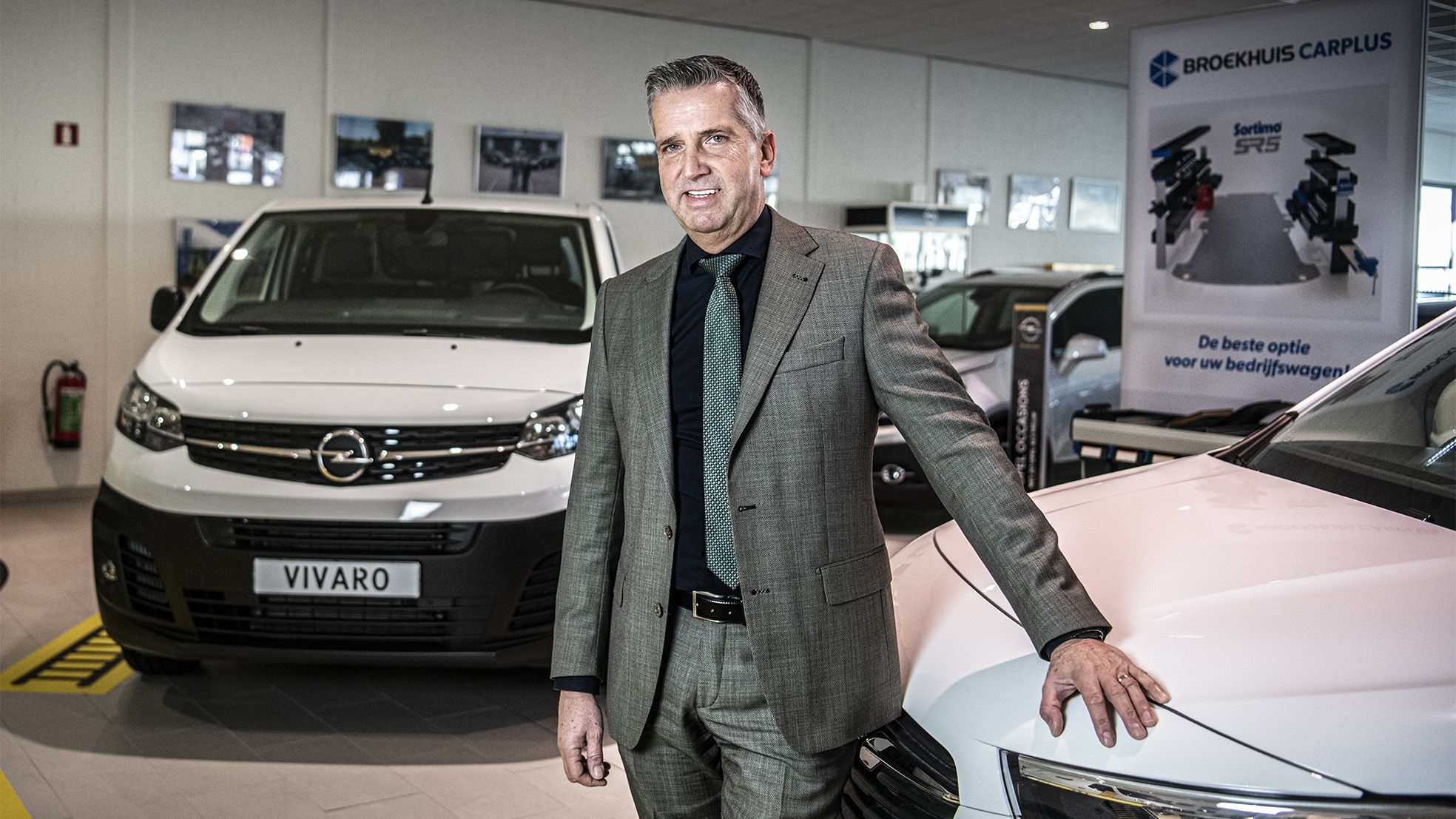 Vestigingsdirecteur Simko Crum van Broekhuis Opel Arnhem. (Foto: Koen Verheijden)
