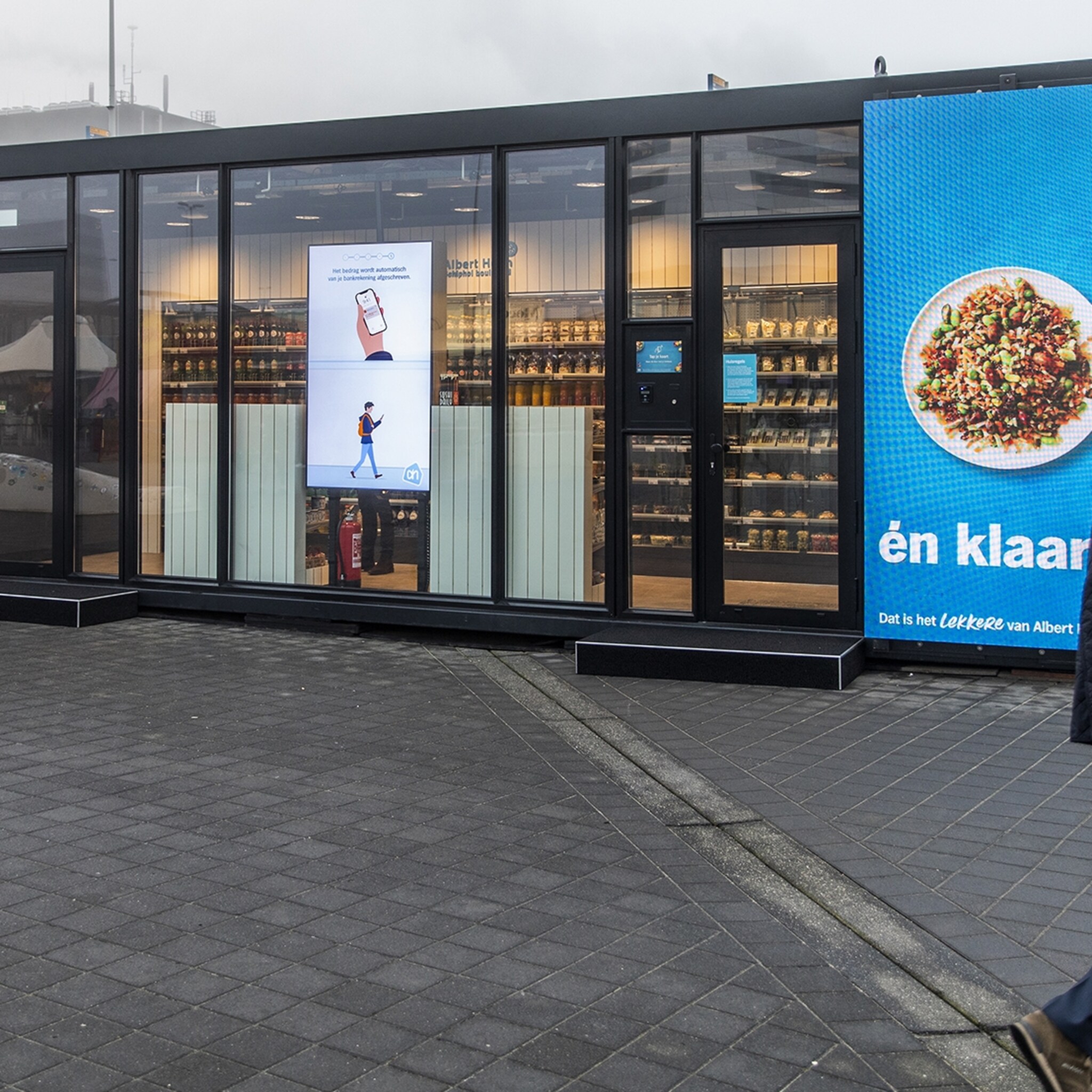 de toekomst albert heijn test kassaloze robotwinkel op schiphol
