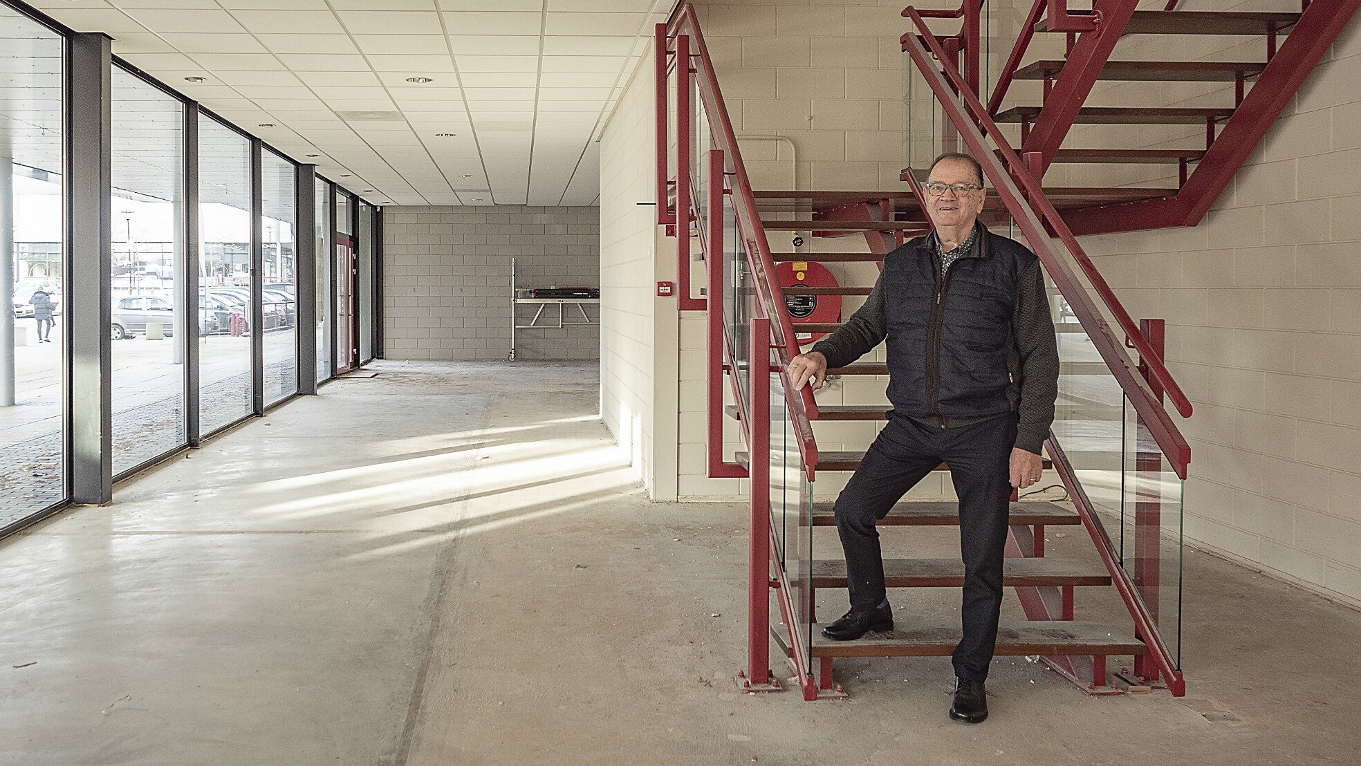Voorzitter Ben Traa van ondernemersvereniging Woonboulevard Nijmegen in de riante ruimte die wordt vrijgehouden voor een lunchroom.