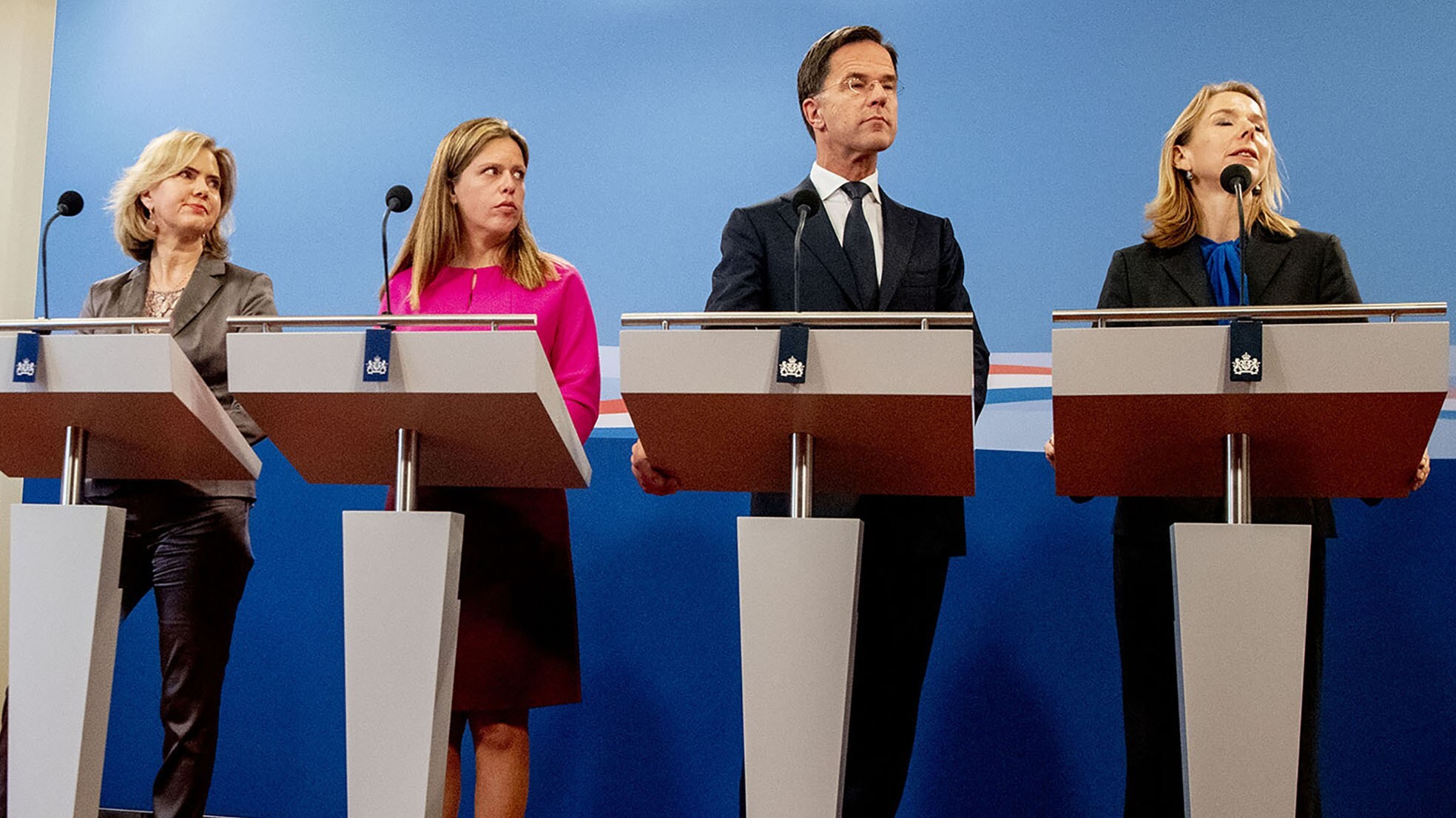 Premier Rutte en ministers Schouten (Landbouw), Van Nieuwenhuizen (Infrastructuur en Waterstaat) en Van Veldhoven (Milieu en Wonen) gaven een toelichting op het pakket maatregelen voor de stikstof- en de PFAS-problematiek. (foto: Robin Utrecht/ANP)