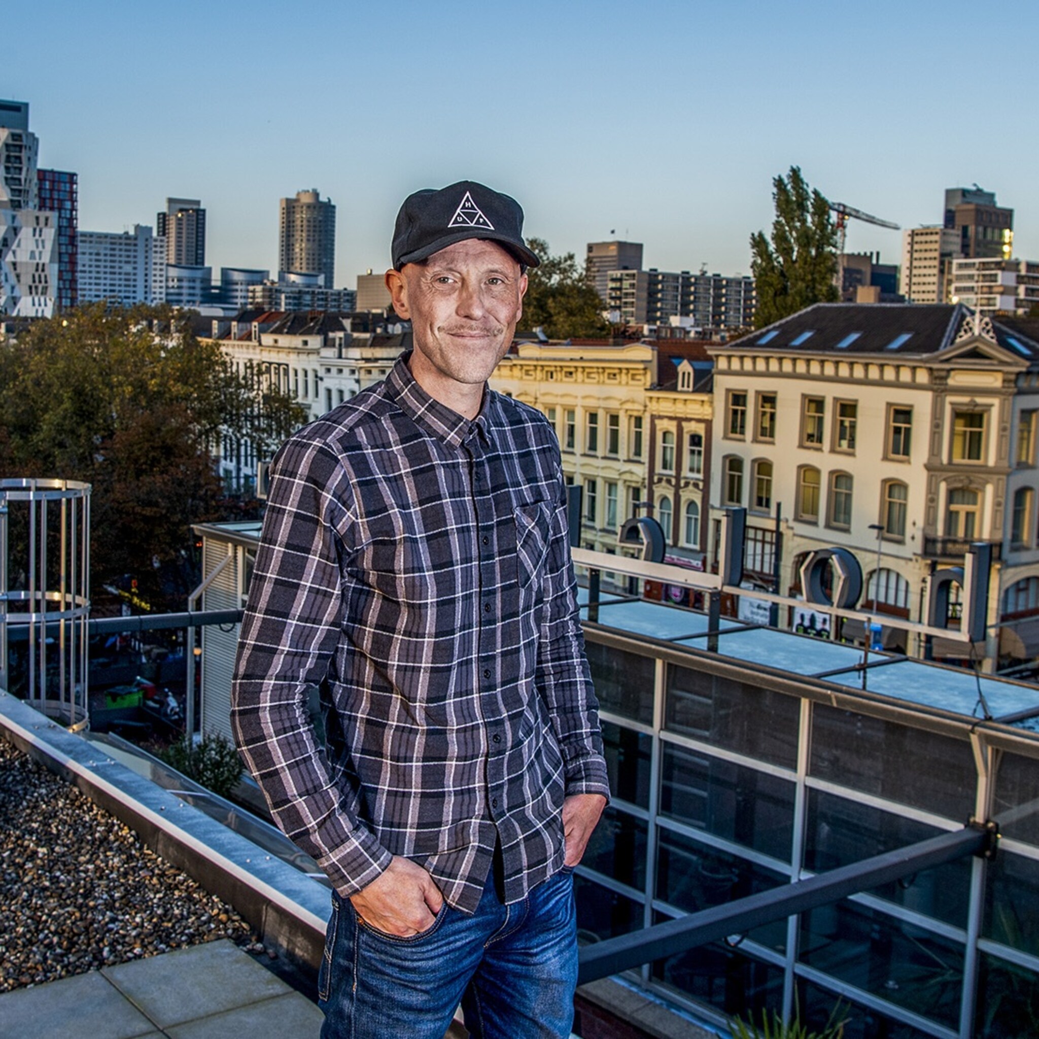 ex straatdealers aan de slag met kledingstart up hedone