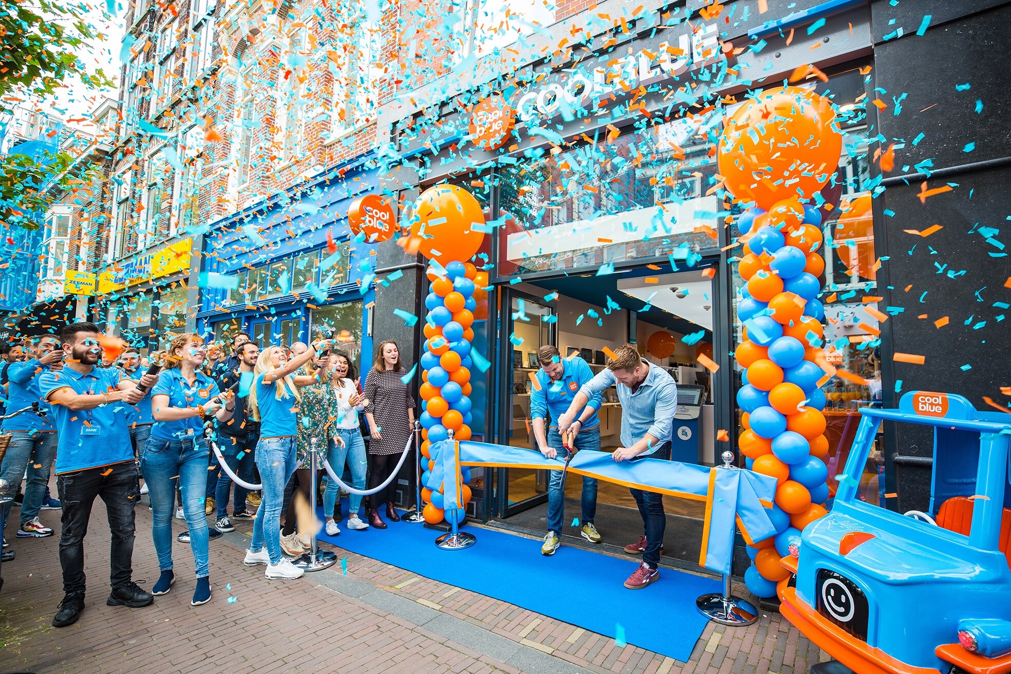De feestelijke opening van een Coolblue-winkel in Haarlem. (Archieffoto: Coolblue)