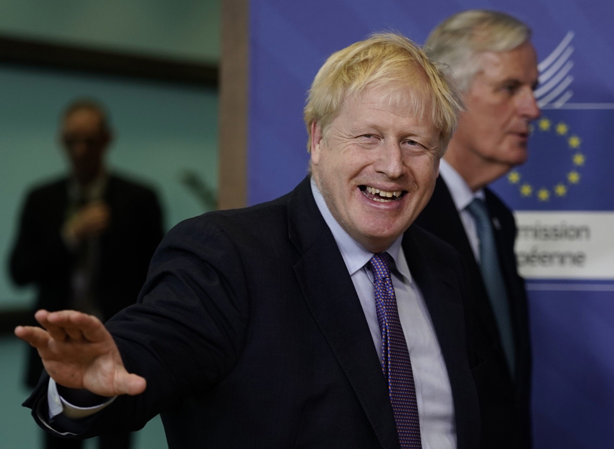 Boris Johnson en Michel Barnier (achtergrond) in Brussel.