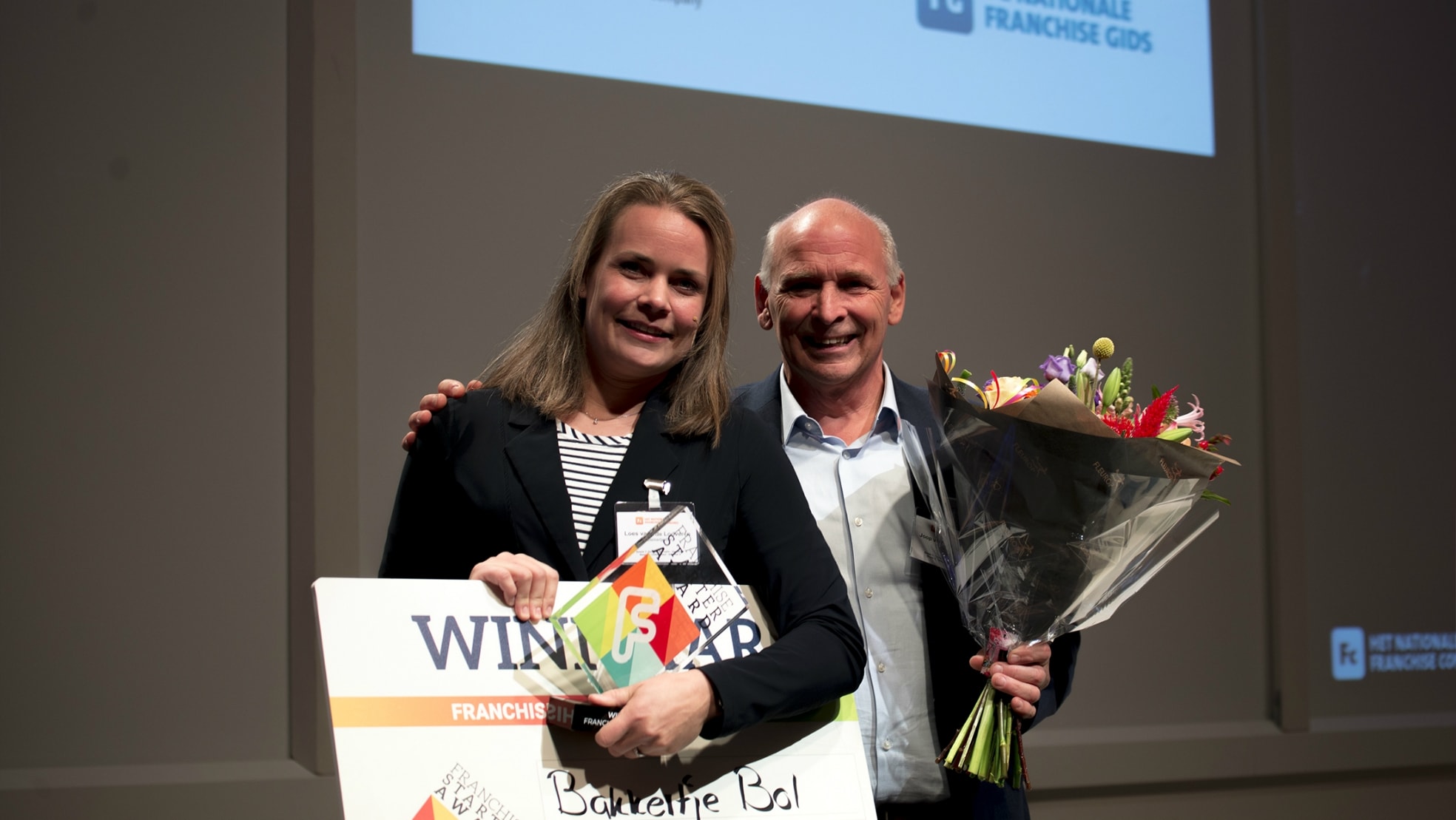 Een trotse en blije Loes van de Looveren (links) van Bakkertje Bol.