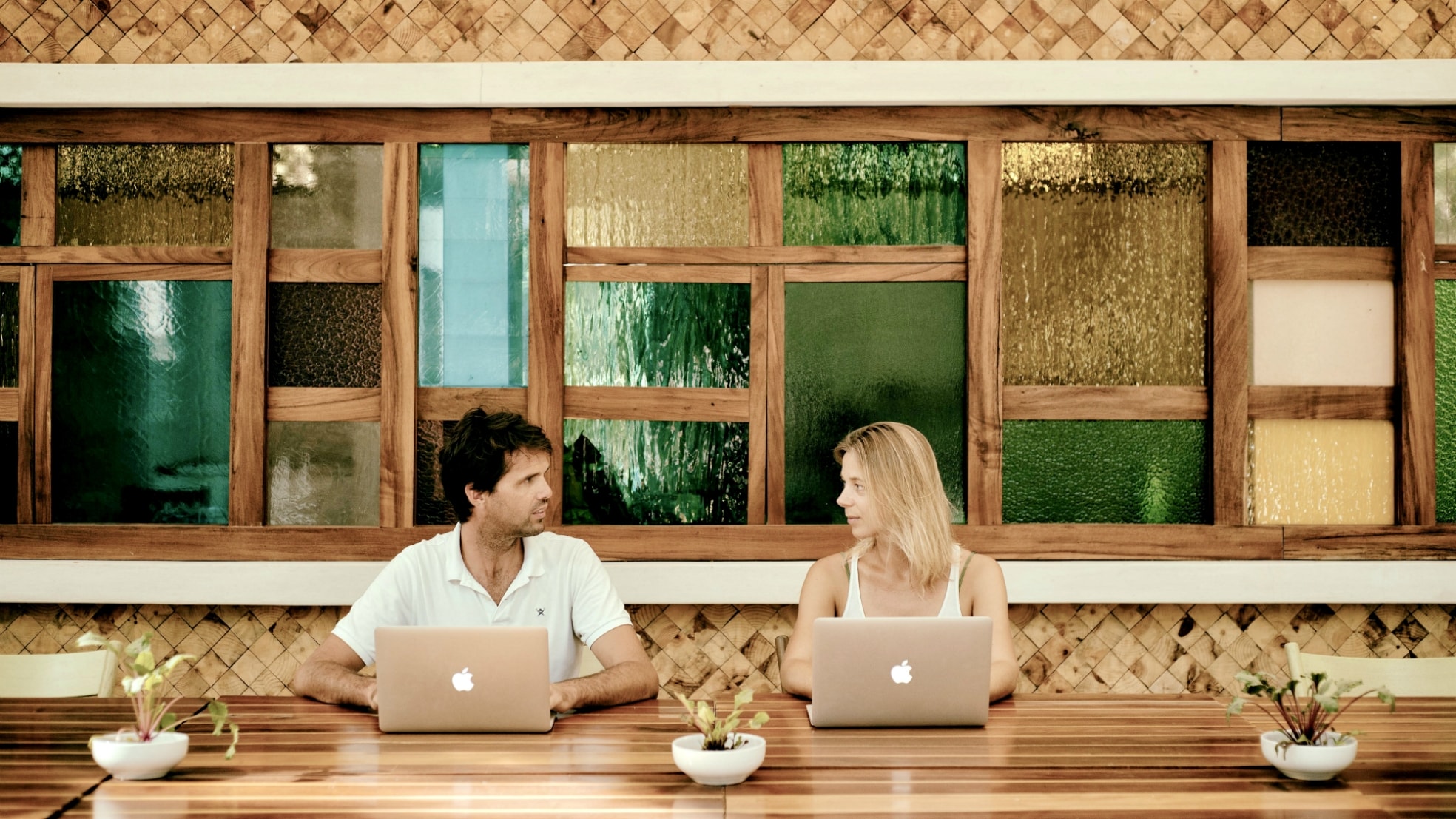 De travelmarketeers Tino en Angela Kreijns, als 'Dutch Nomad Couple', hier in het Mexicaanse Tulum.