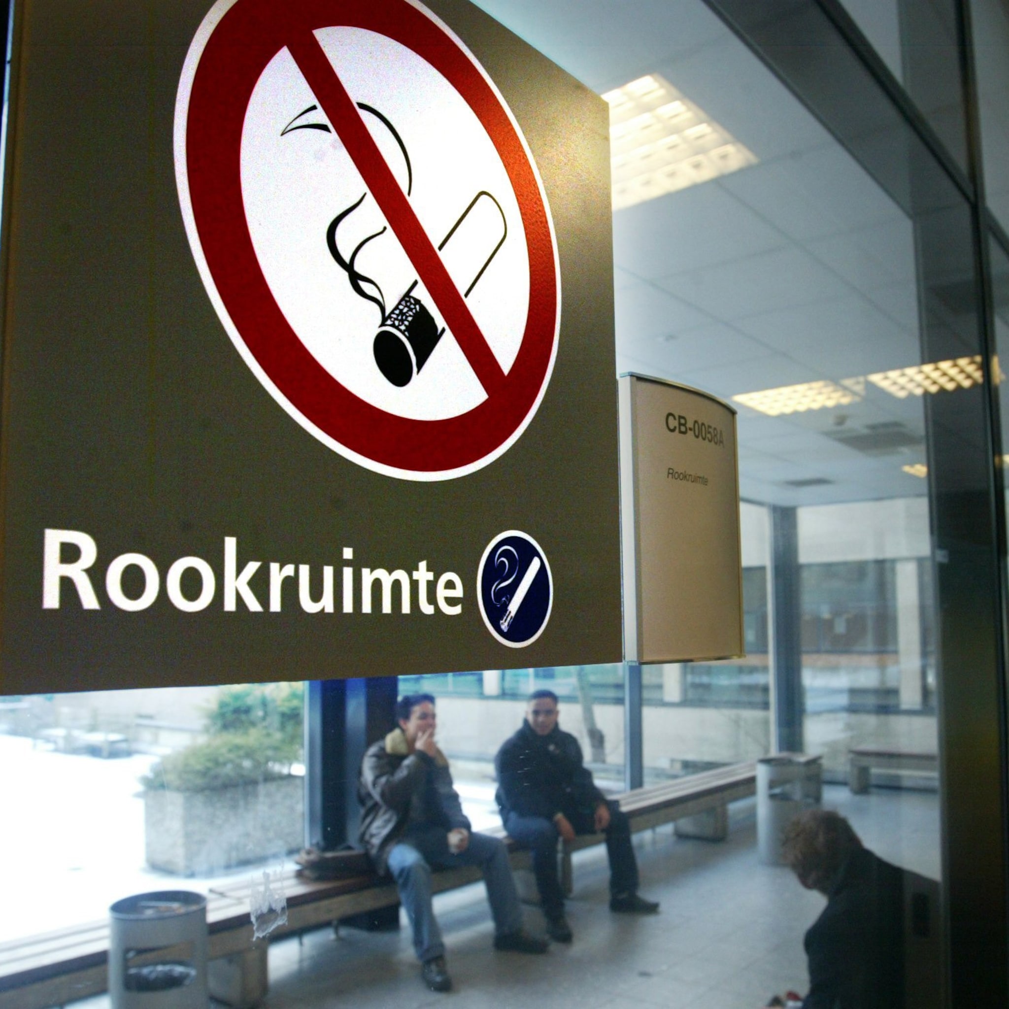 hoge raad hakt knoop door rookruimtes per direct op zwarte lijst