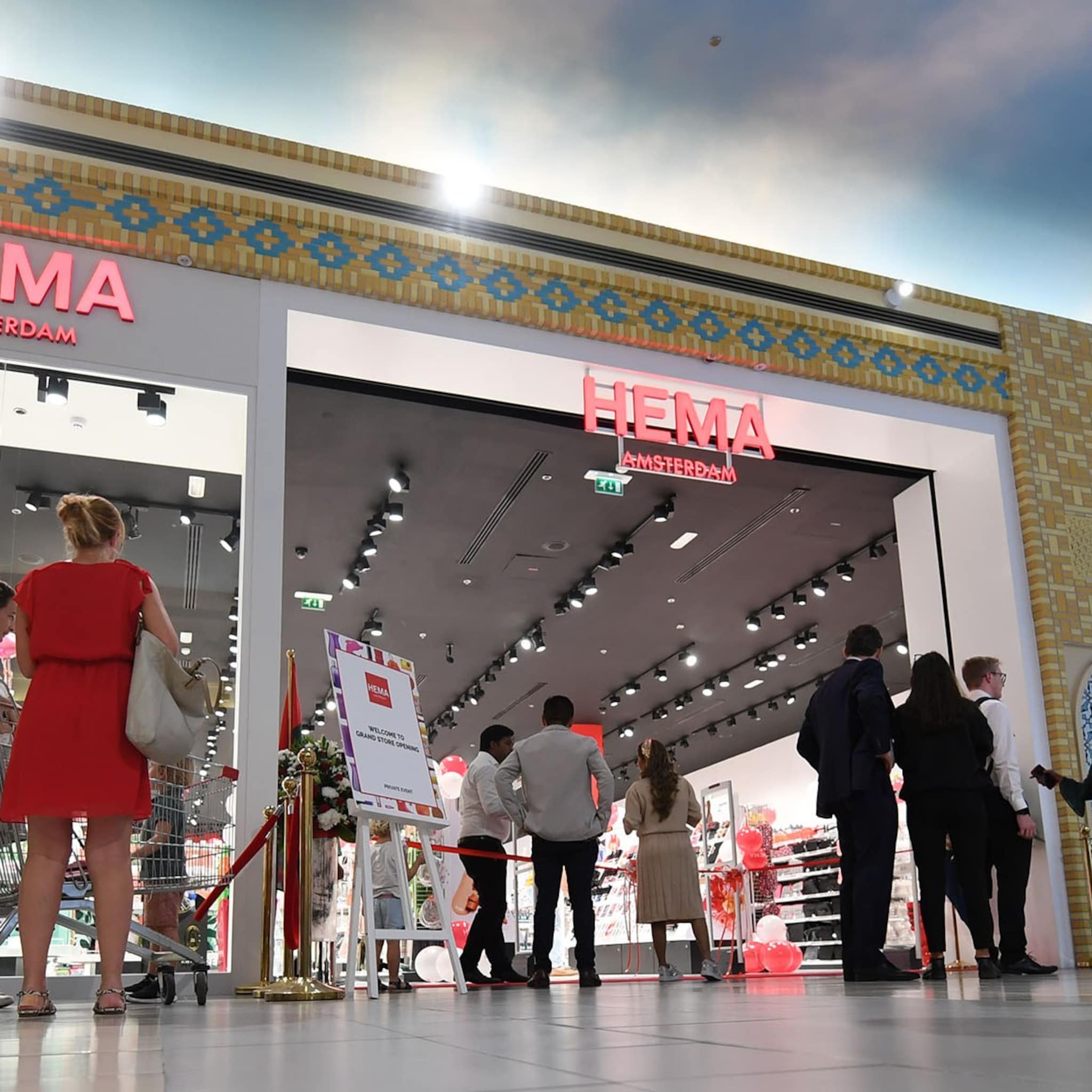 geen echte rookworst wel tompouce hoe wereldmerk hema dubai wil veroveren