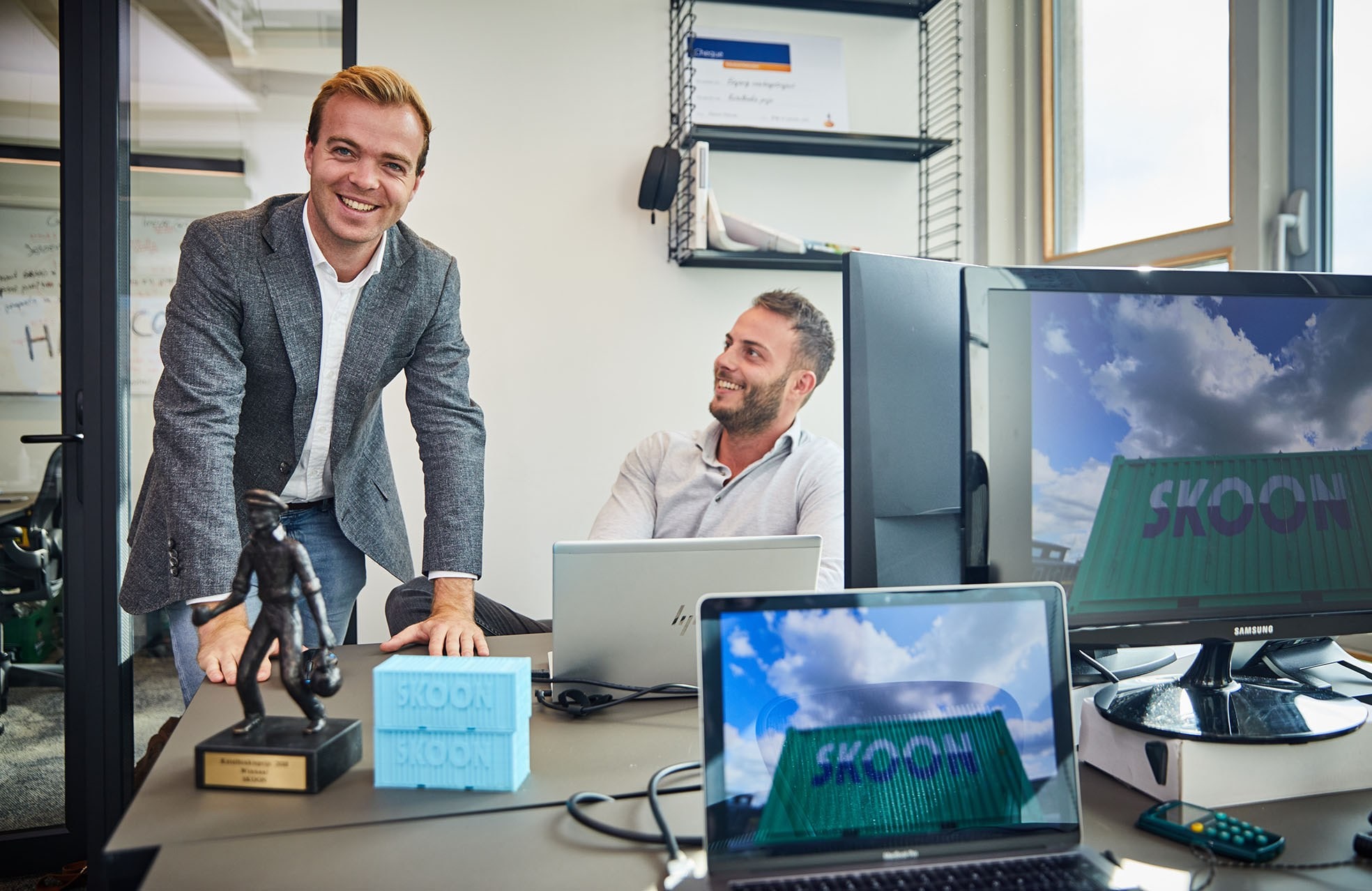 Daan Geldermans (links) en collega Pepijn Reesink startten twee jaar terug met Skoon. (Fotografie: Jan Groen)