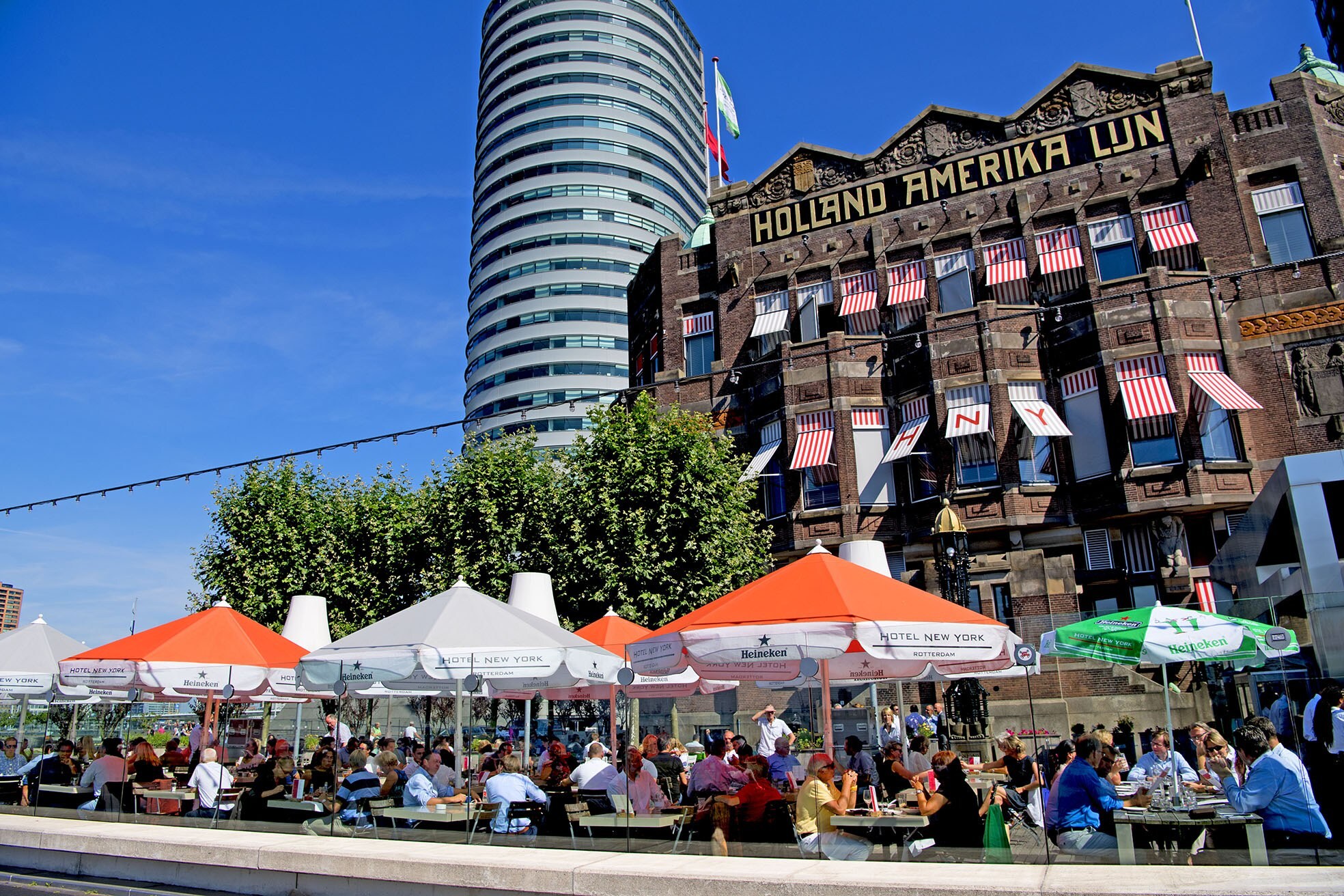 Rotterdam is een steeds populairdere plek onder toeristen. Hotel New York op de Kop van Zuid profiteert al goed van de stroom buitenlandse bezoekers.