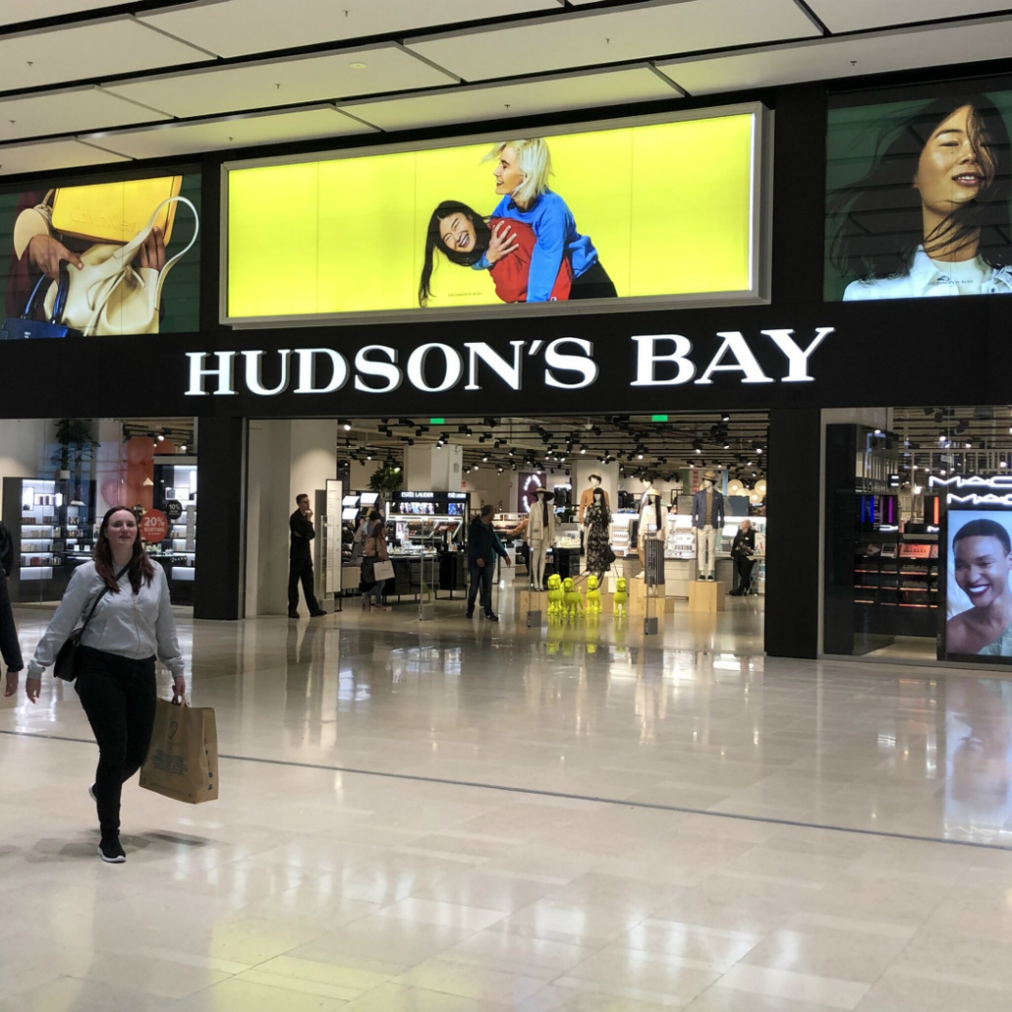 hudson s bay sluit alle winkels 1400 medewerkers op straat