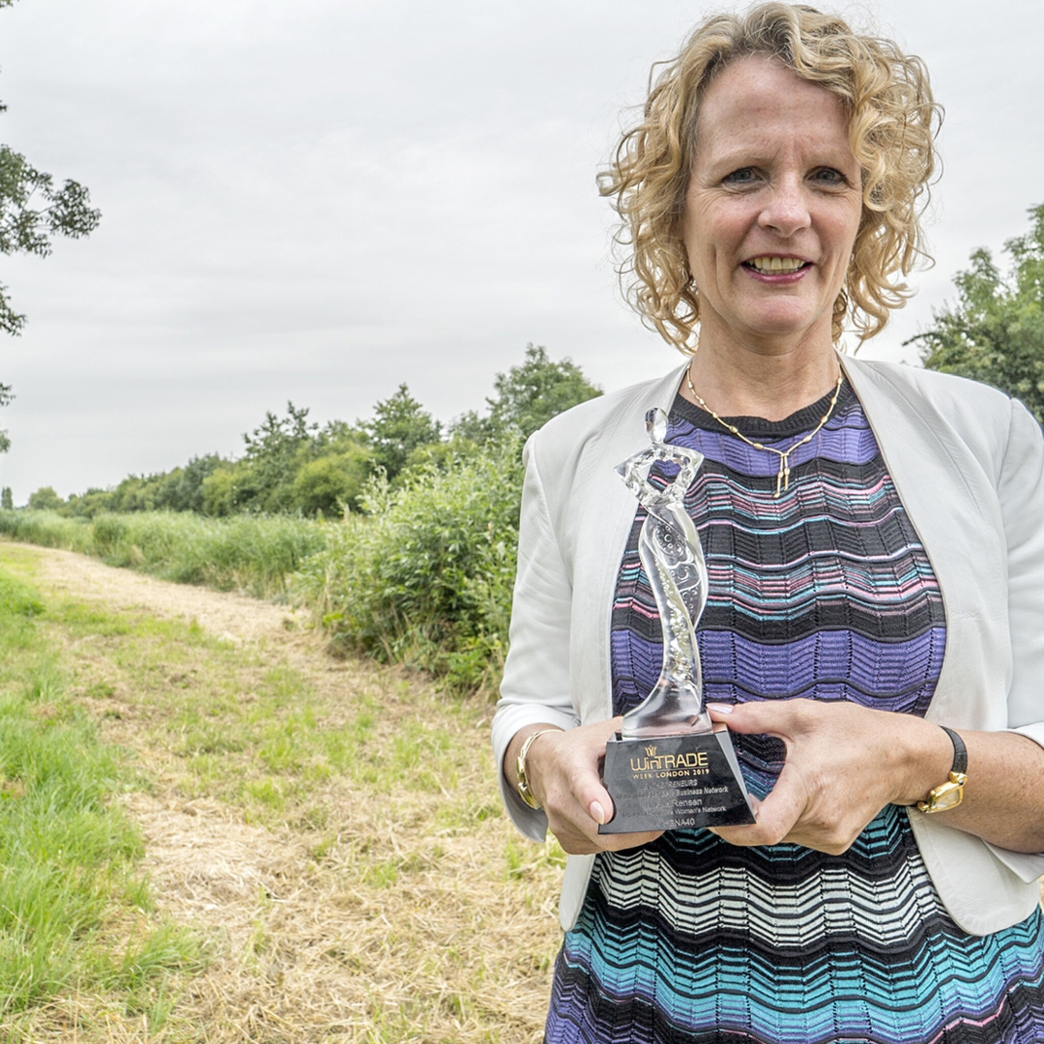tineke rensen stimuleert vrouwelijke ondernemers met lef bereik je de top