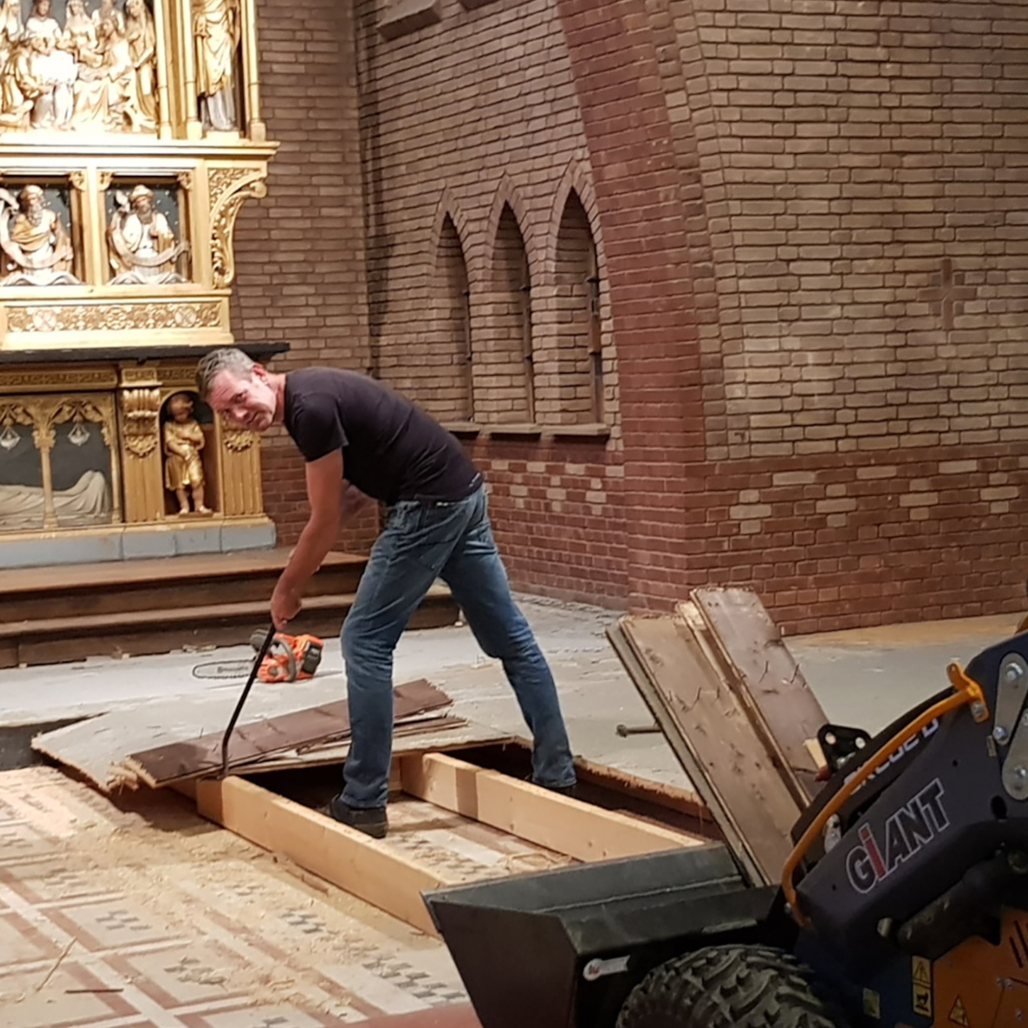kerk uit 1930 als duurzaam kantoor ook de kerkbanken krijgen een tweede leven