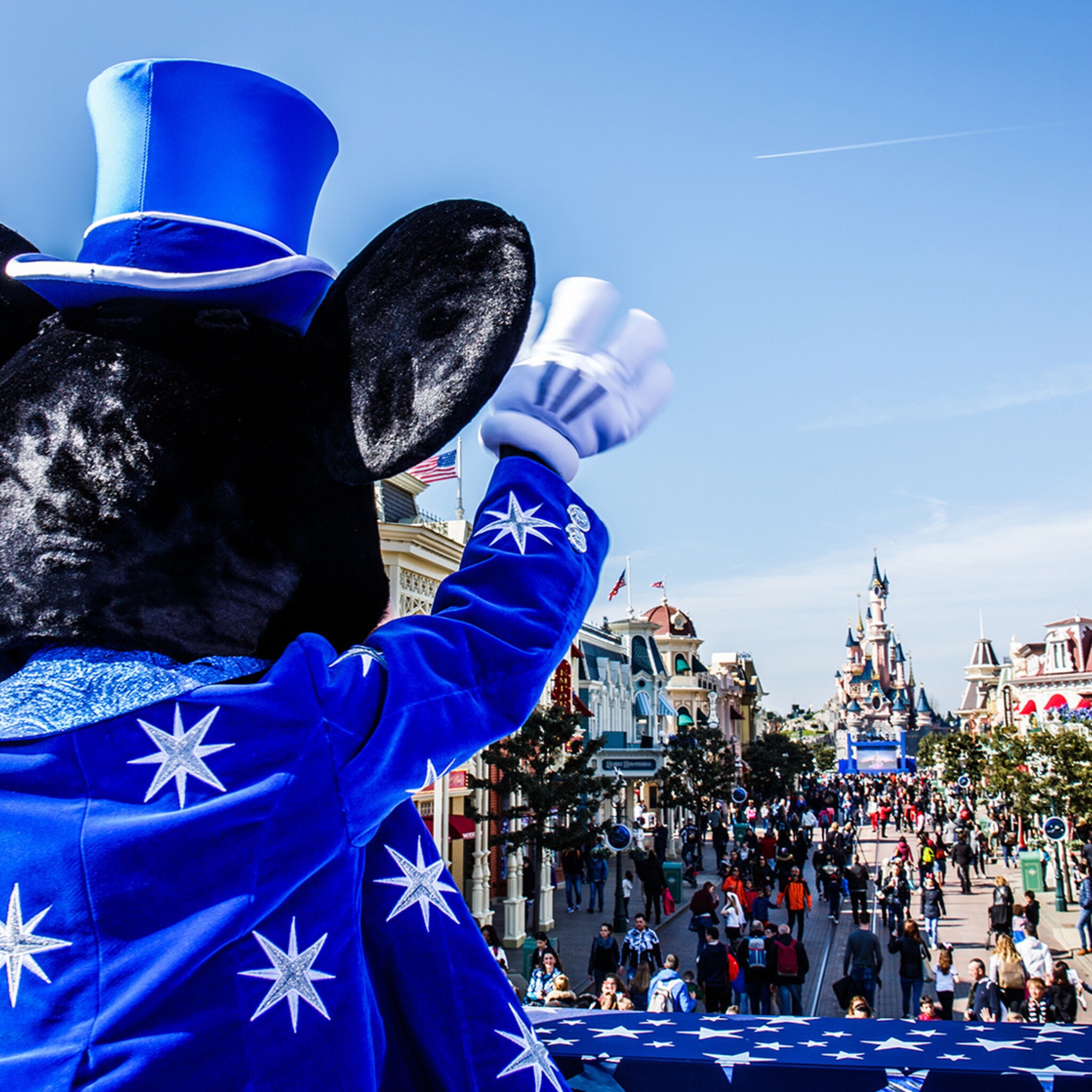 hoe streamingdienst disney netflix van de troon wil stoten
