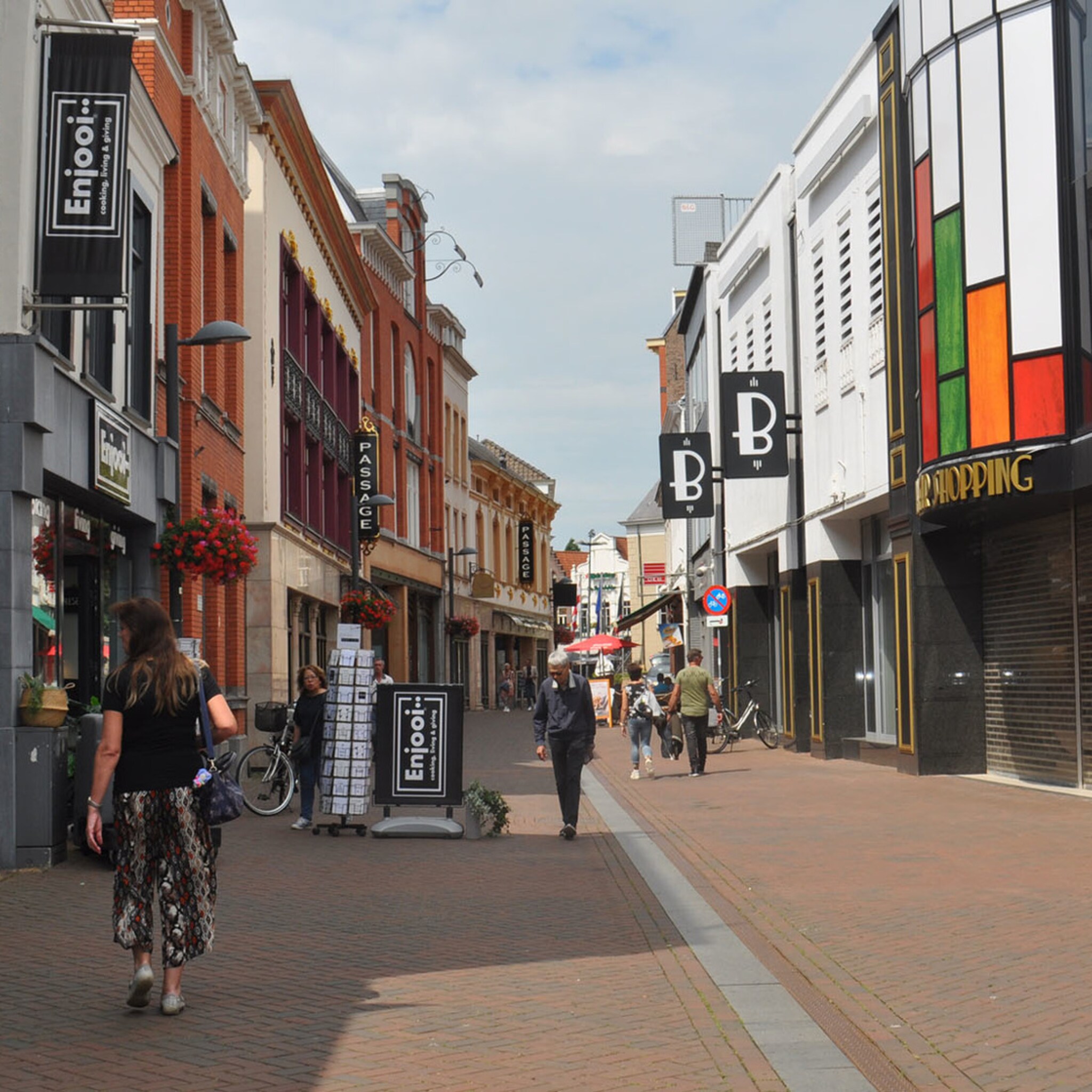 de winkelstraat geloof in de roosendaalse raadhuisstraat