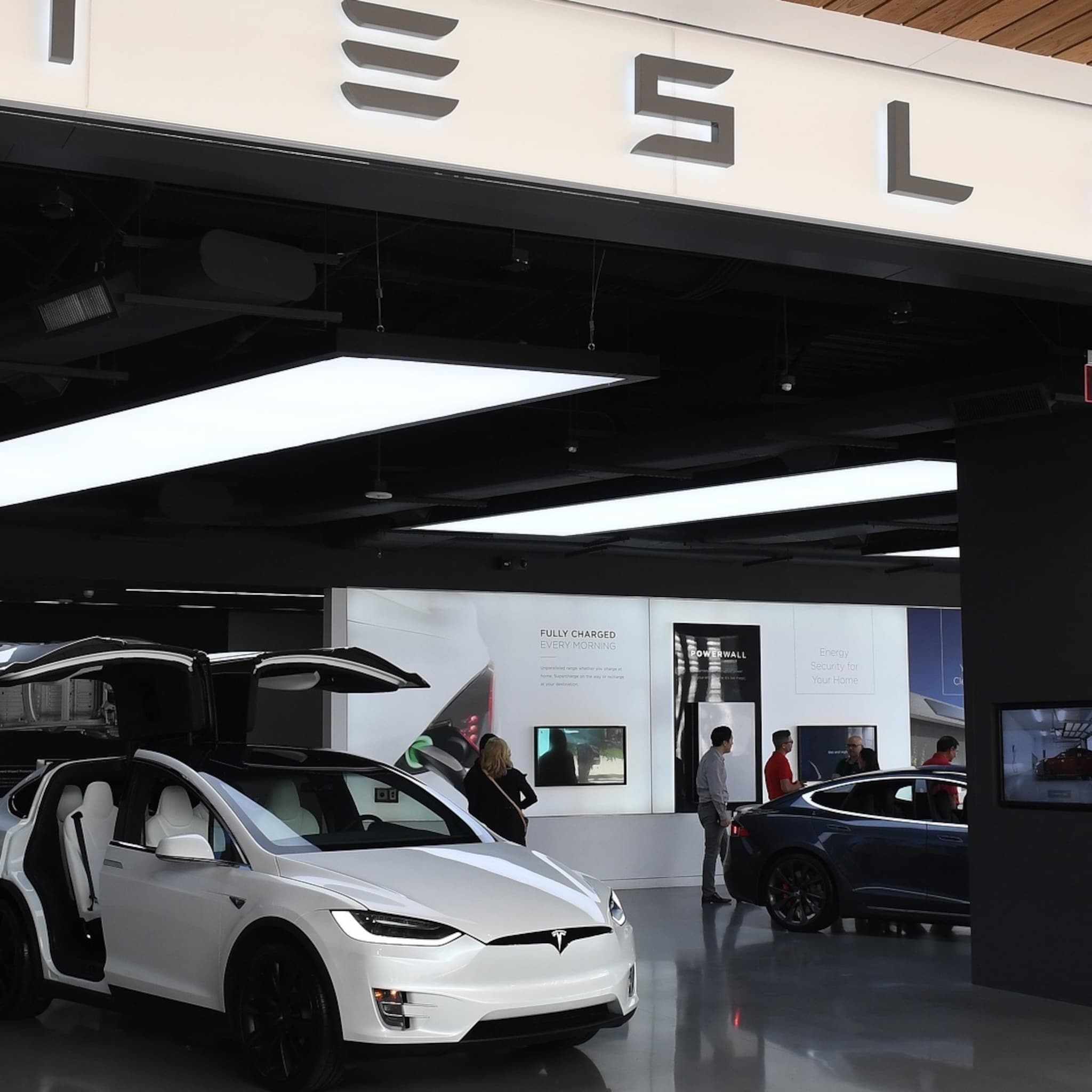 directeur europa van tesla stapt op om ruzie met musk
