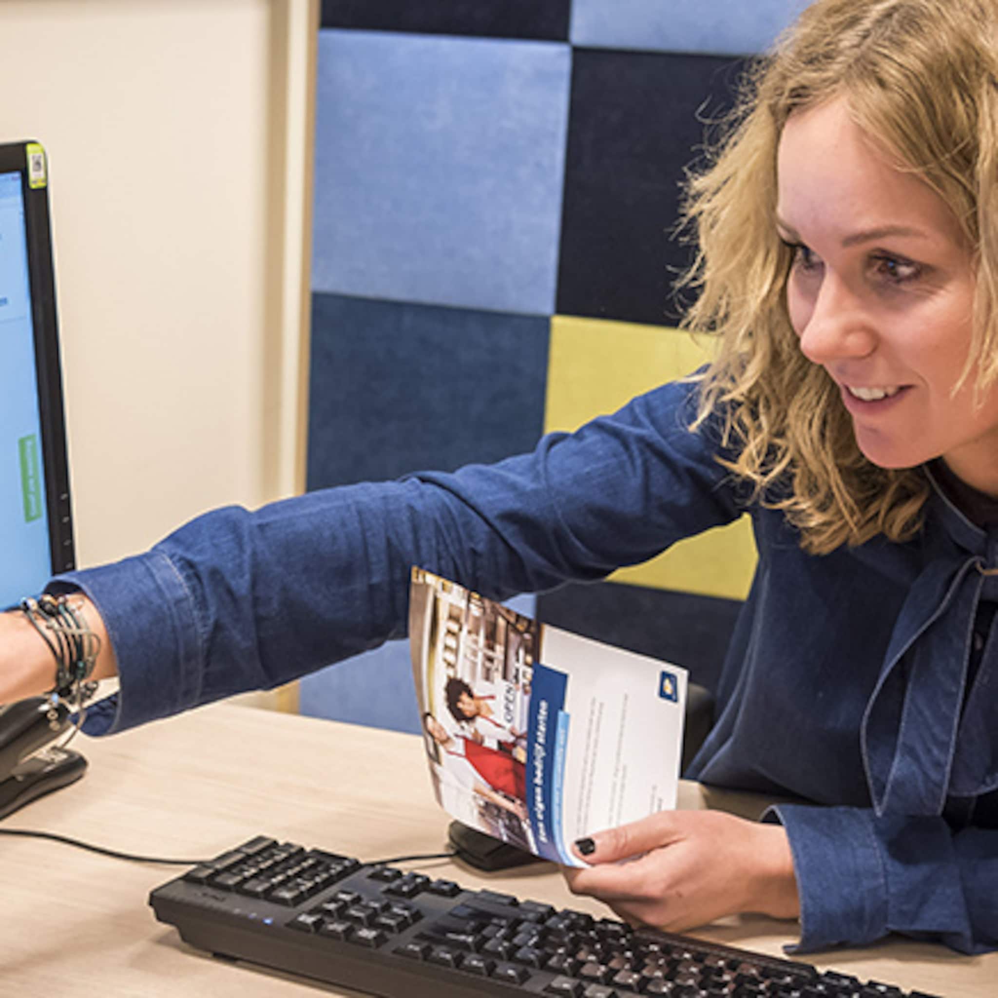 koolmees maant verzekeraars zzp er te accepteren voor verplichte aov