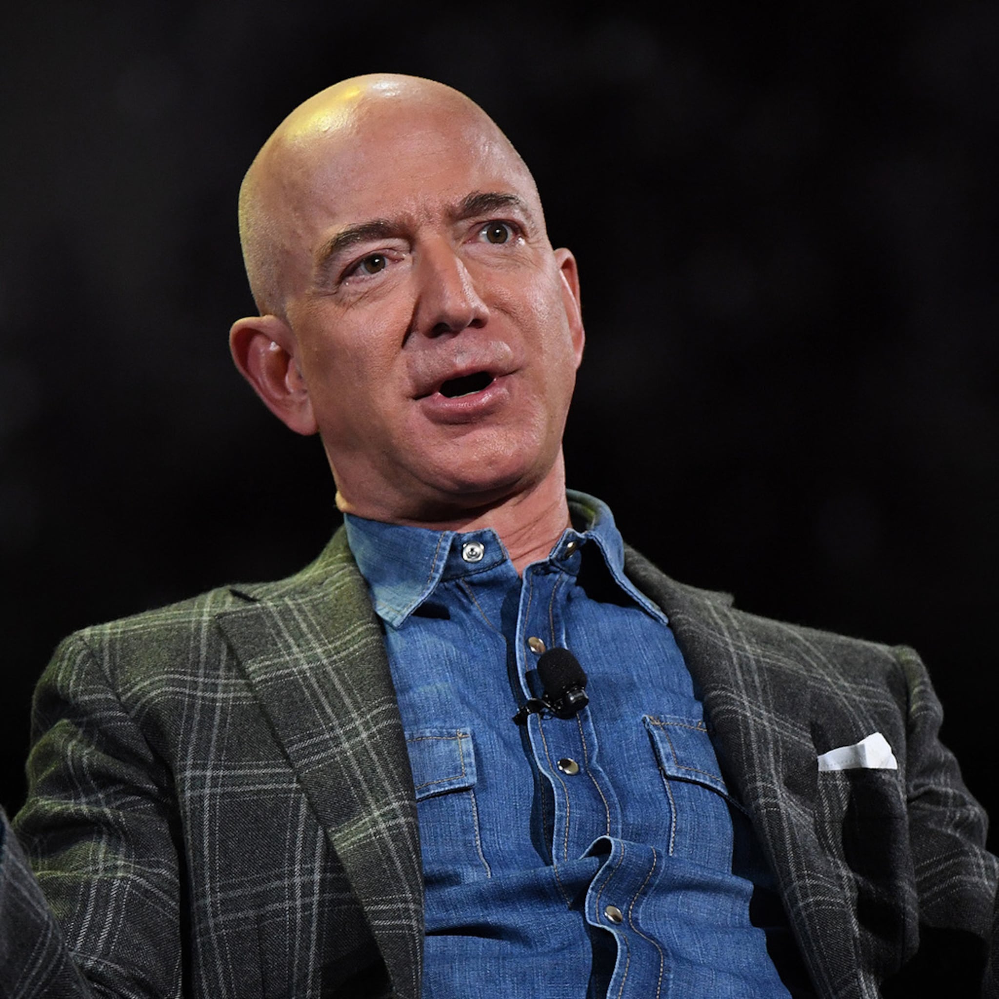bezos schiet musk voorbij als rijkste nieuwe nummer 1 met 200 miljard dollar