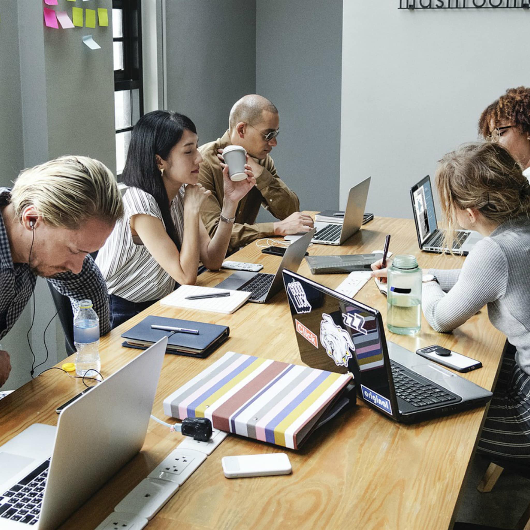 bedrijf dicht loonkloof 125 vrouwen krijgen salarisverhoging