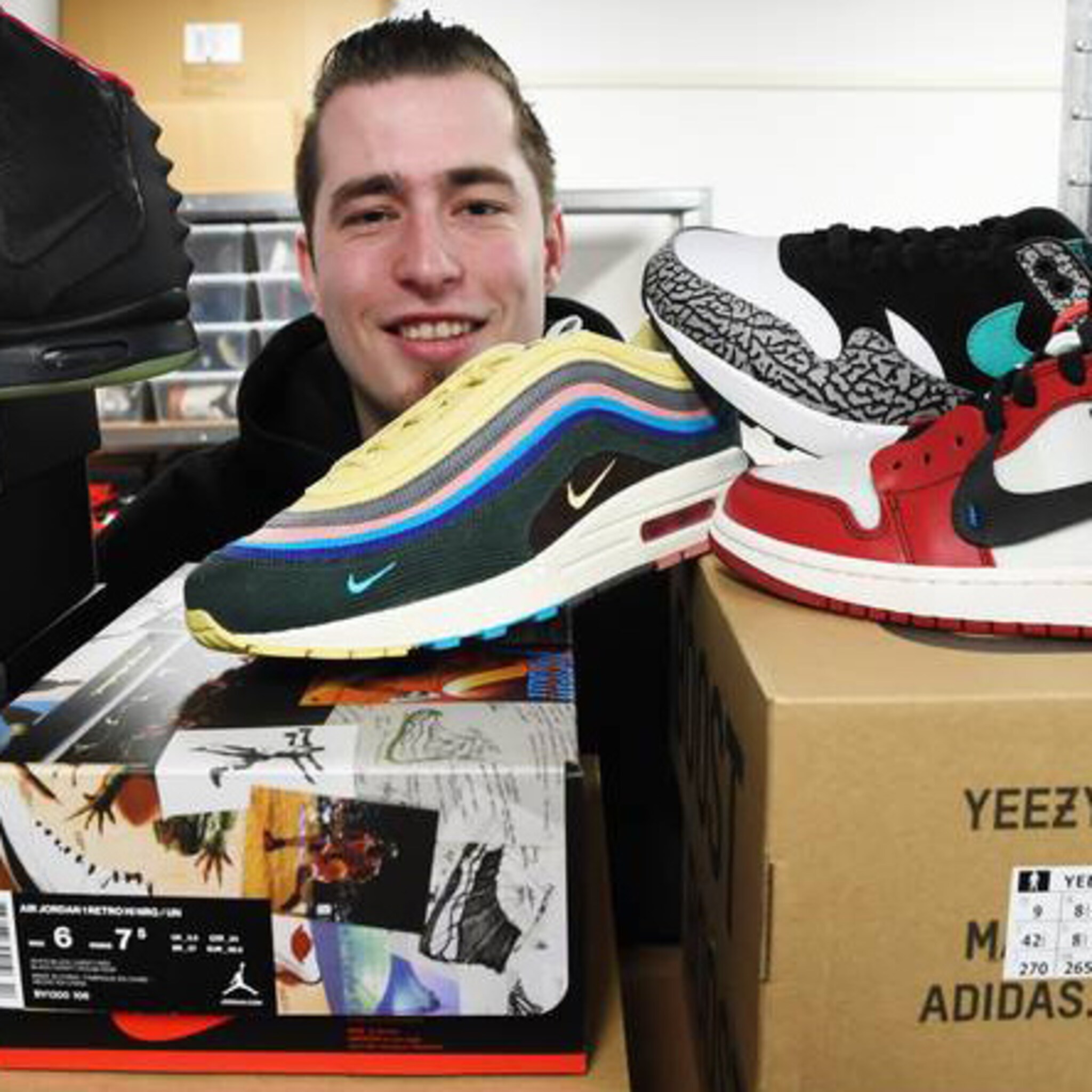 kars de boer 23 loopt binnen met sneakers van duizenden euro s