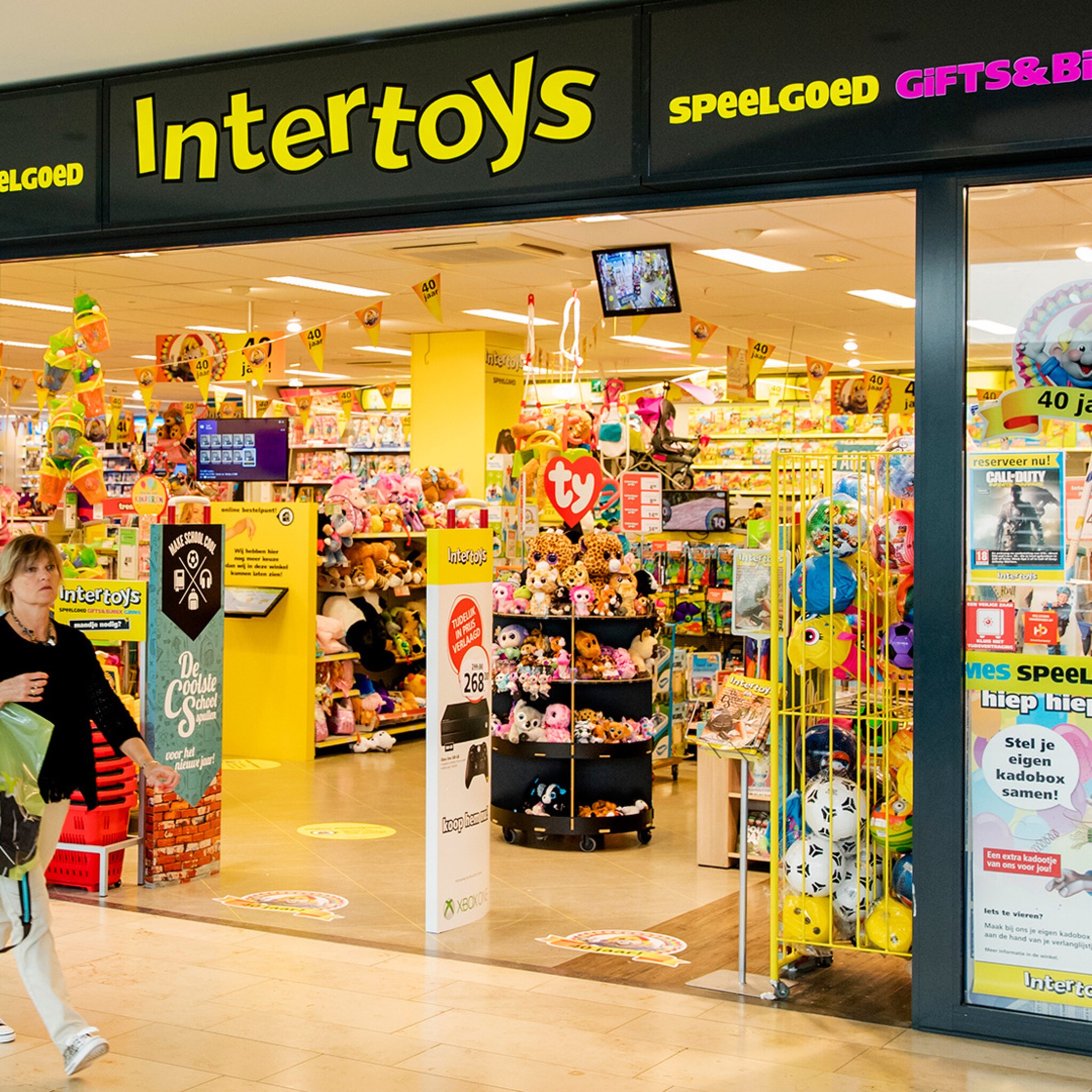 concurrerende speelgoedwinkels proberen intertoys franchisenemers weg te kapen